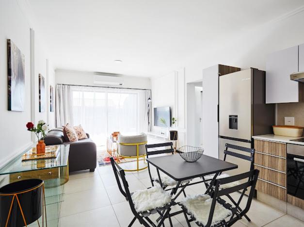 Luxurious sandton apartment with Inverter