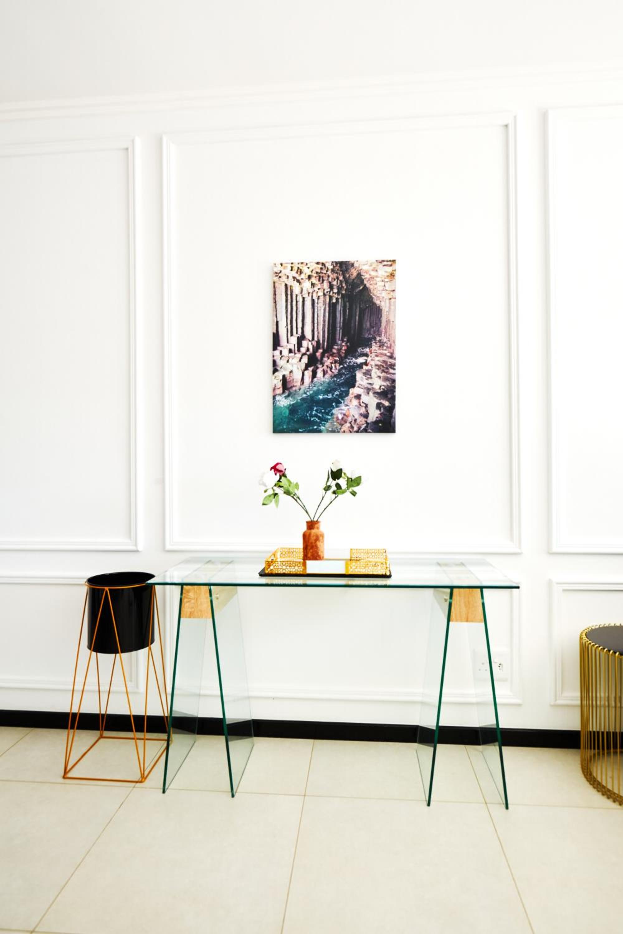 Luxurious sandton apartment with Inverter