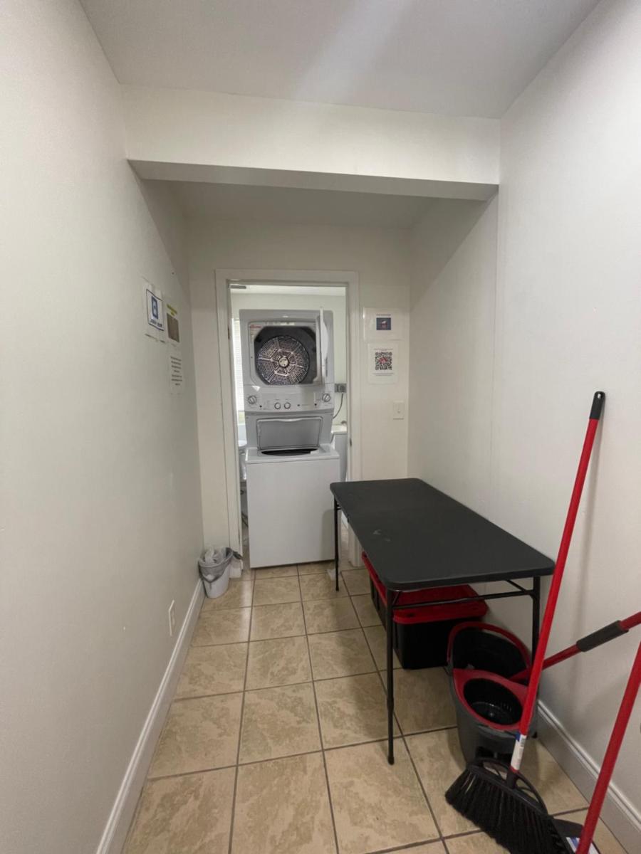 Guest houses West Palm Beach 2BR or 1BR view 3