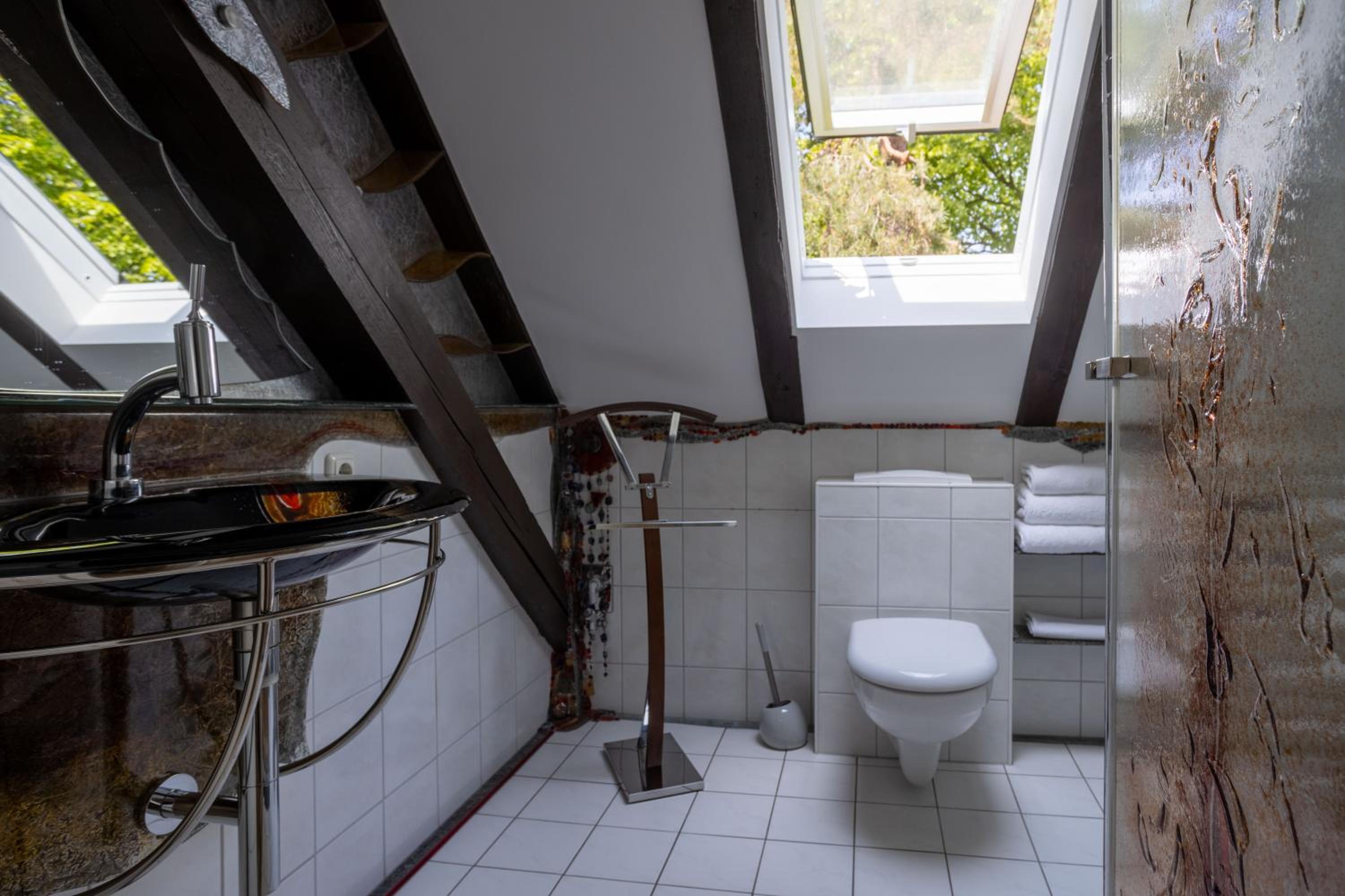 Strandvilla Hubertus Boltenhagen - Ferienwohnungen Apartment mit Parkplatz WLAN Küche Garten Grillplatz Waldbaden