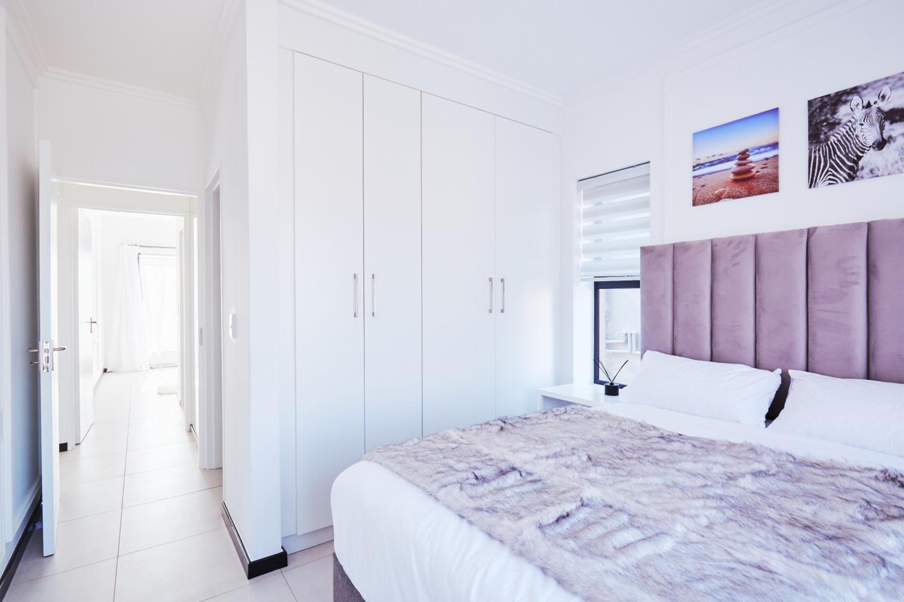 Luxurious sandton apartment with Inverter