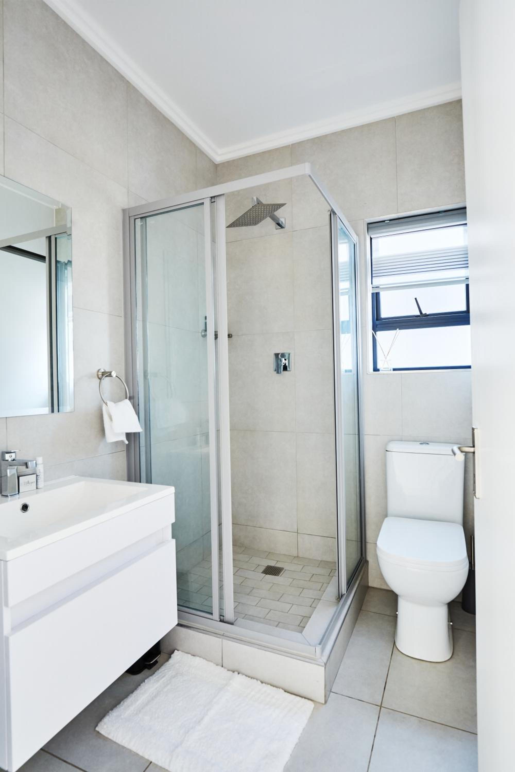 Luxurious sandton apartment with Inverter