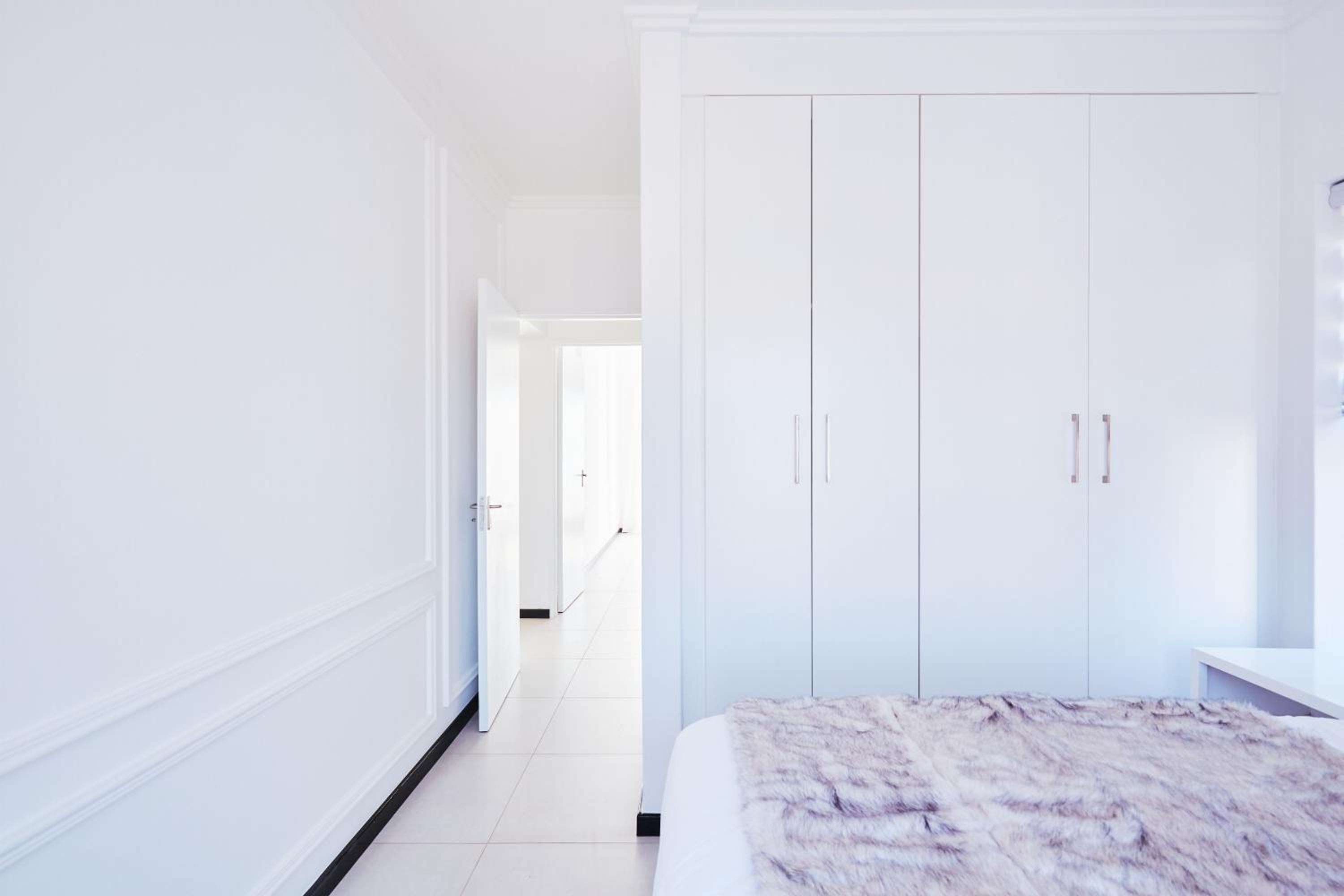 Luxurious sandton apartment with Inverter