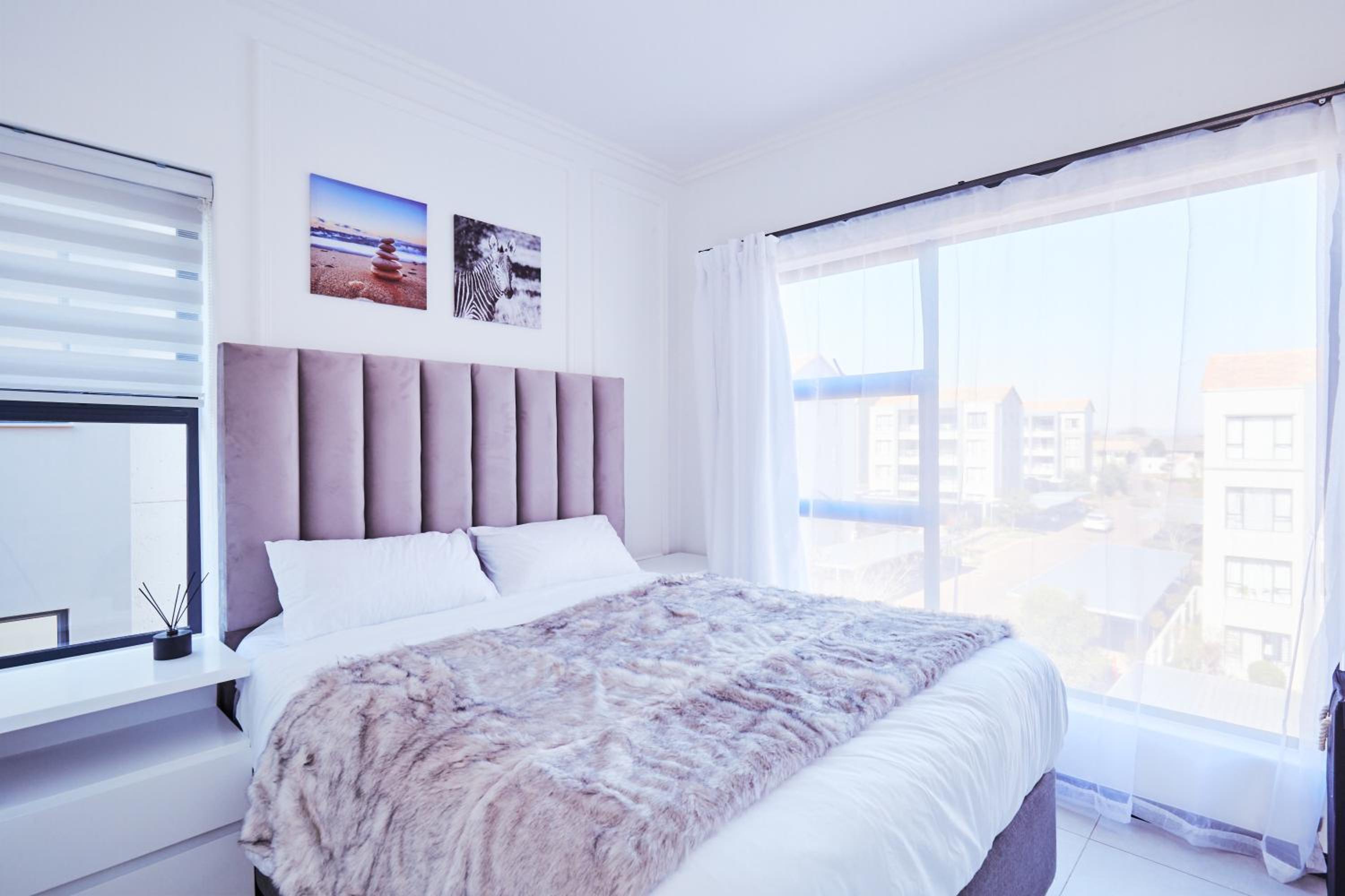 Luxurious sandton apartment with Inverter