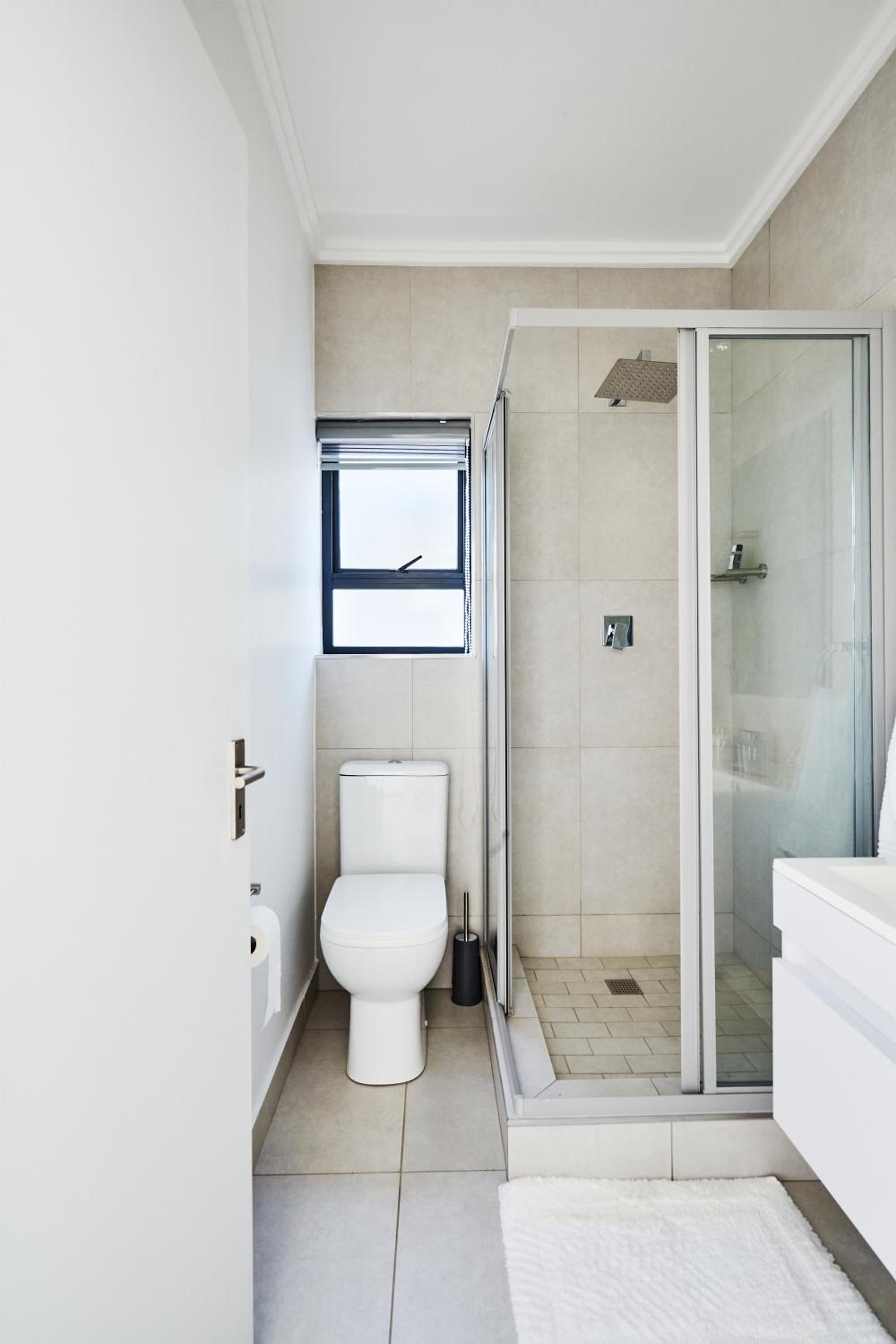 Luxurious sandton apartment with Inverter