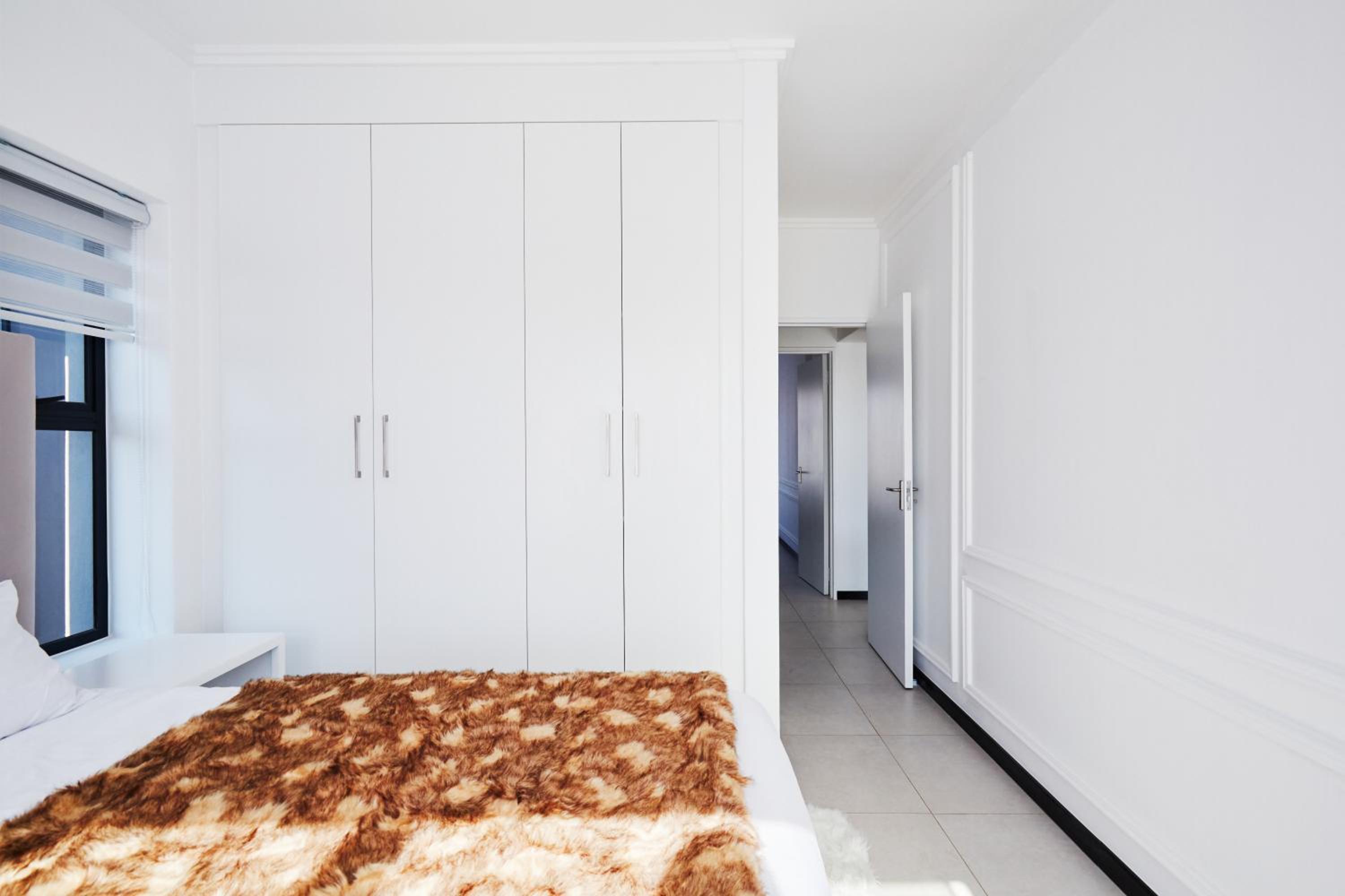 Luxurious sandton apartment with Inverter