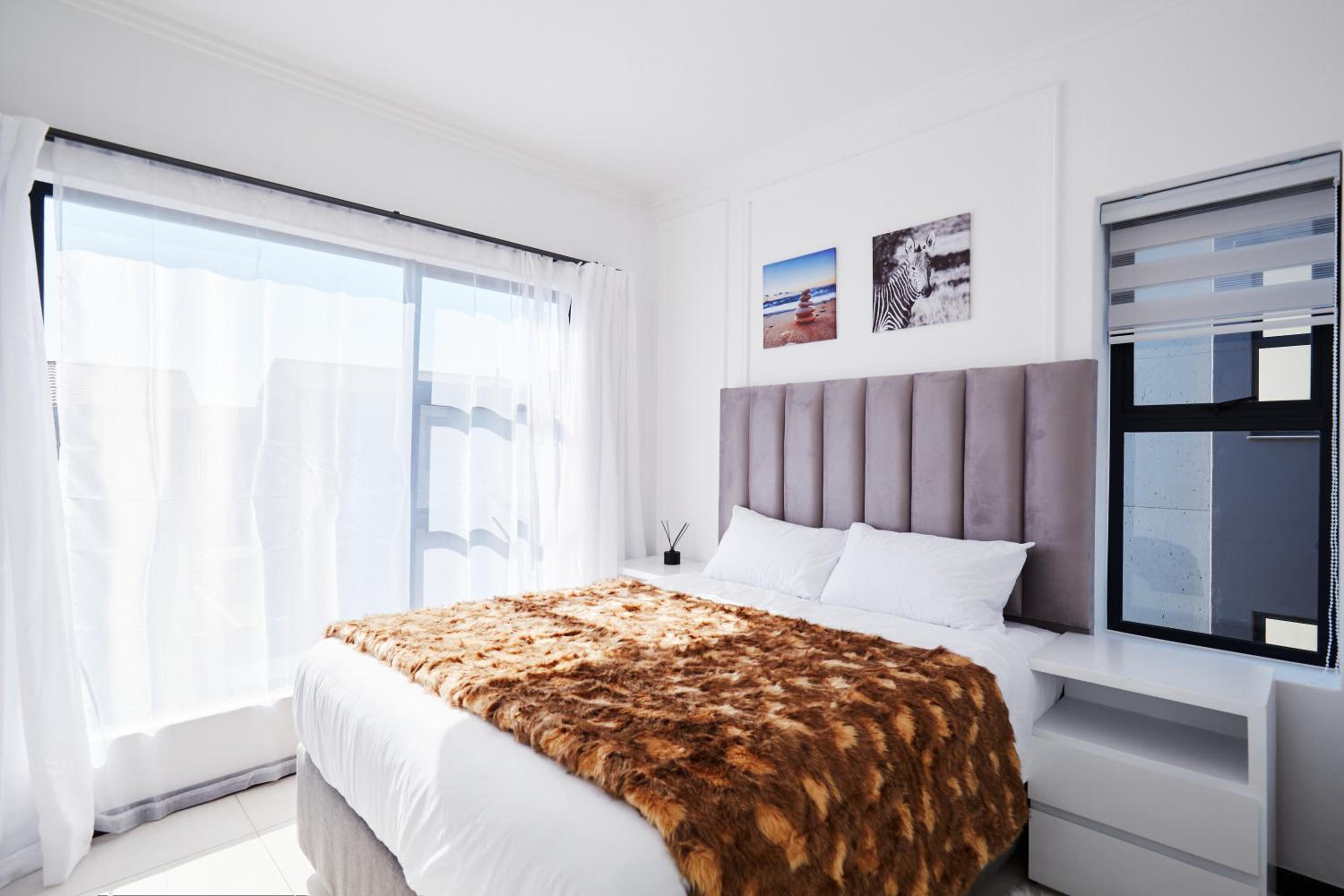 Luxurious sandton apartment with Inverter