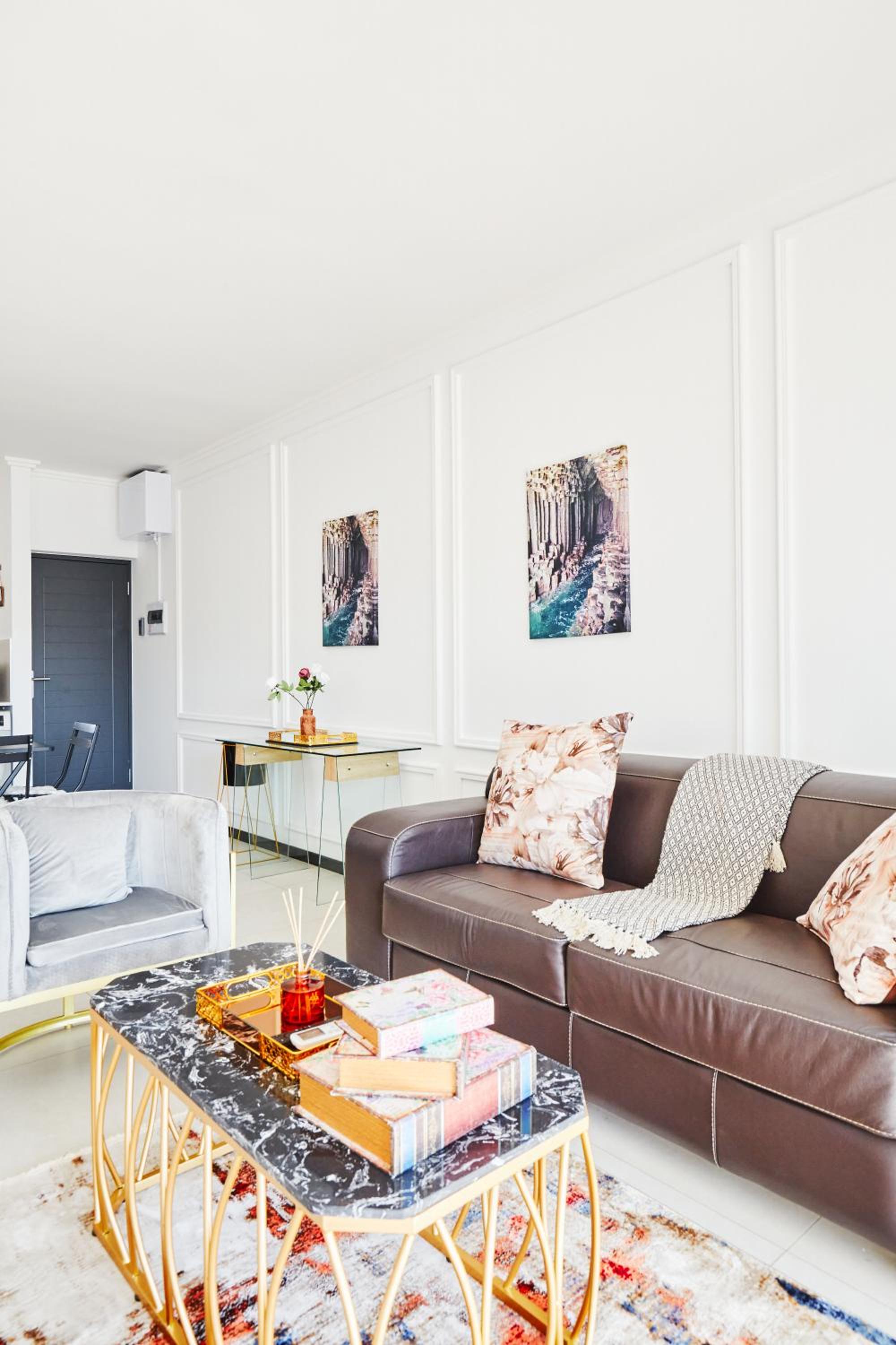 Luxurious sandton apartment with Inverter
