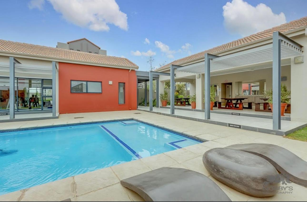 Luxurious sandton apartment with Inverter