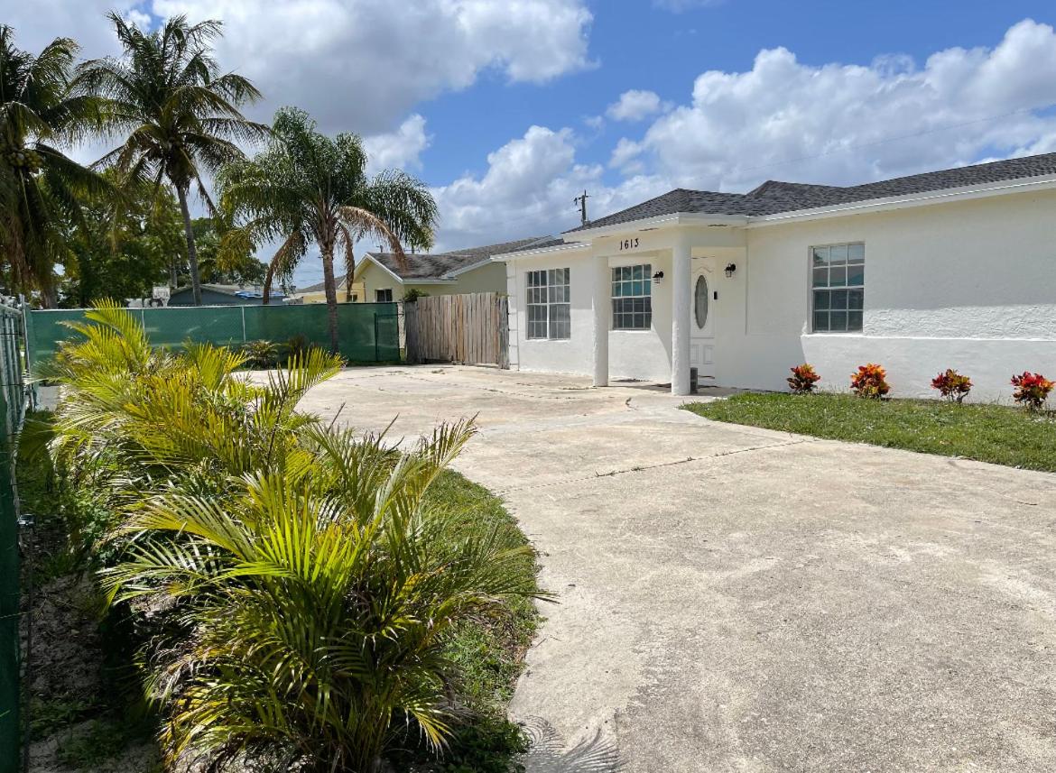 Guest houses West Palm Beach 2BR or 1BR view 2