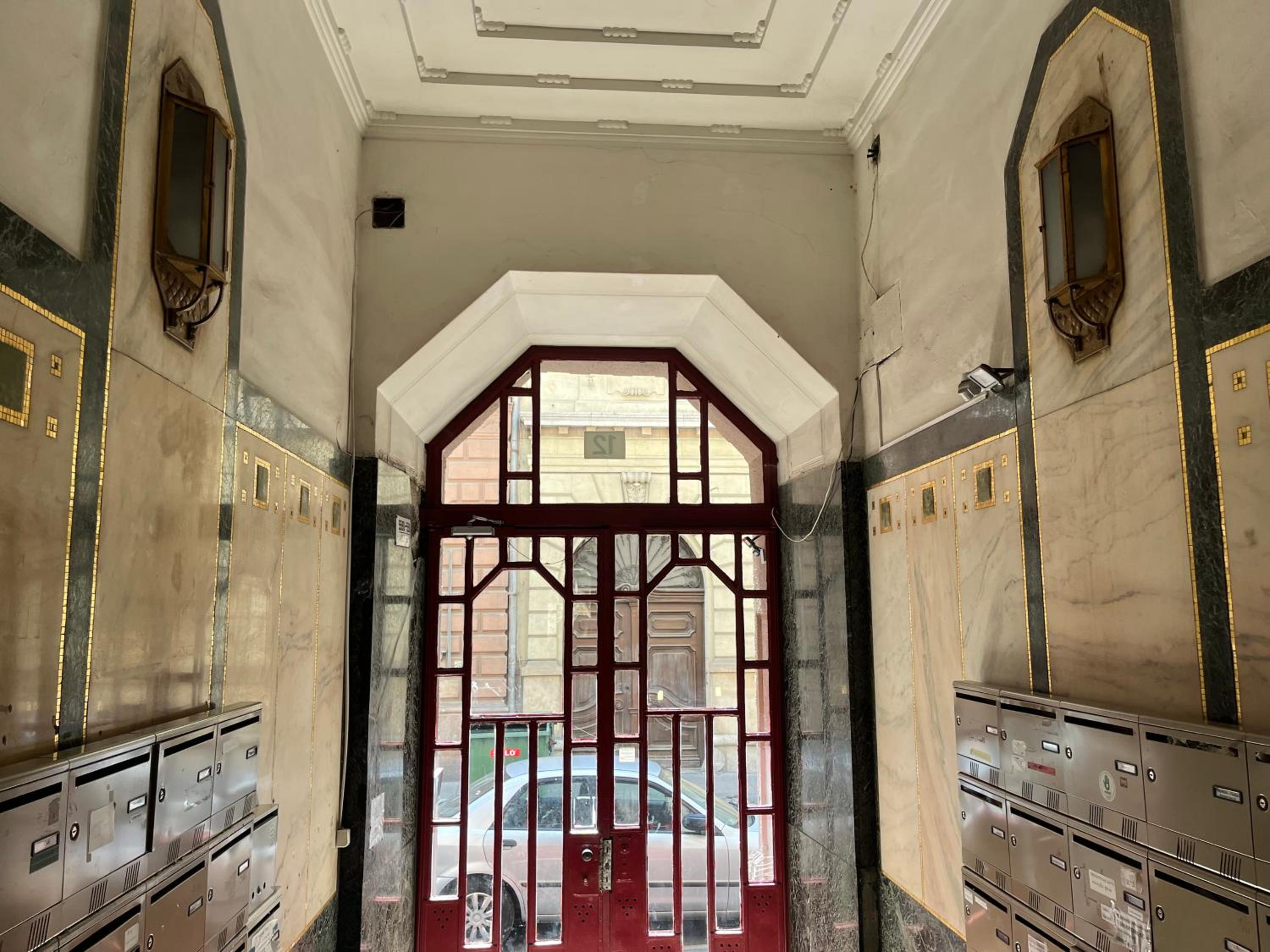 Quiet and Stylish Rooms in the Palace District