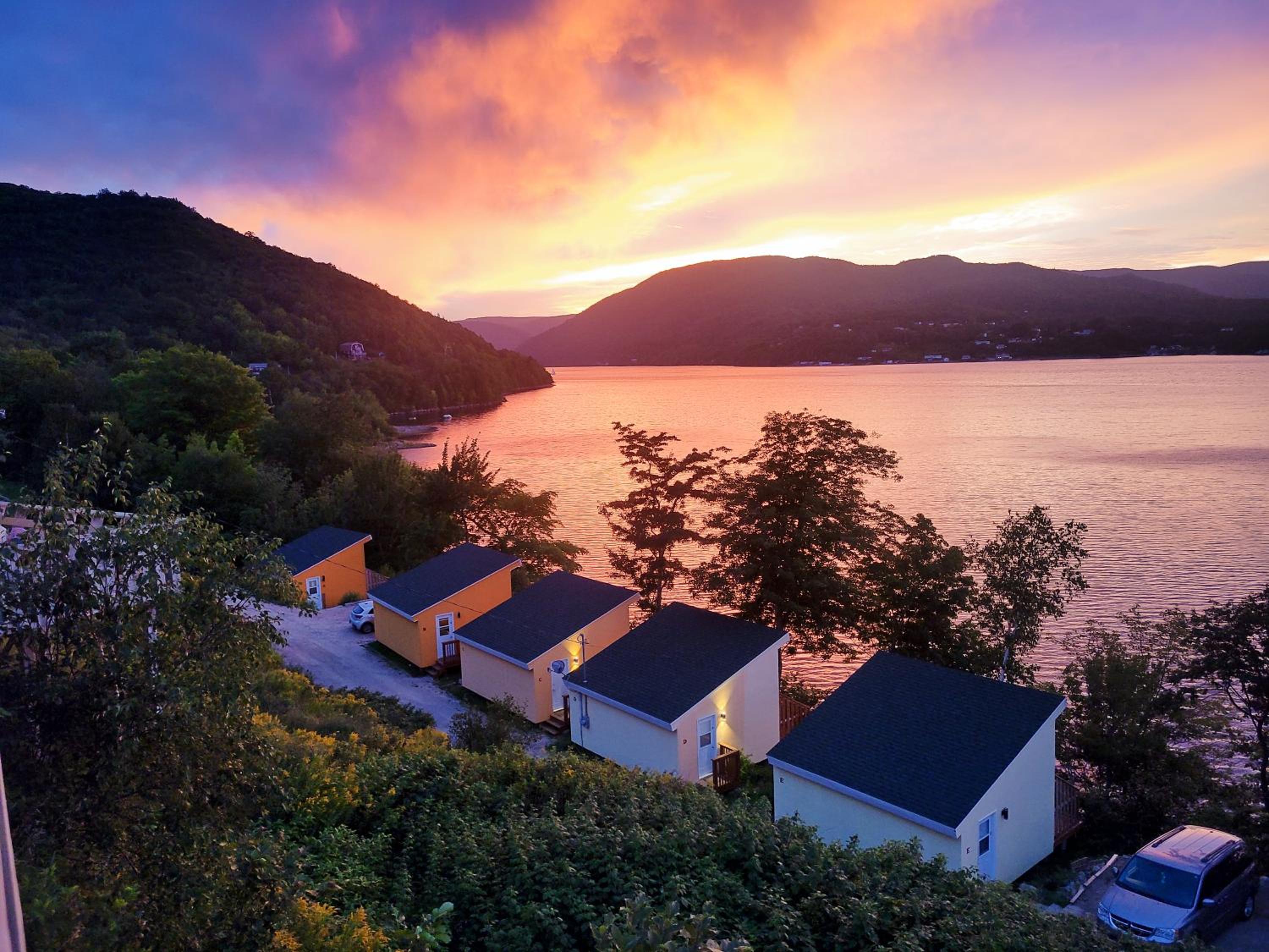 Knotty Pine Cottages, Suites & Motel Rooms