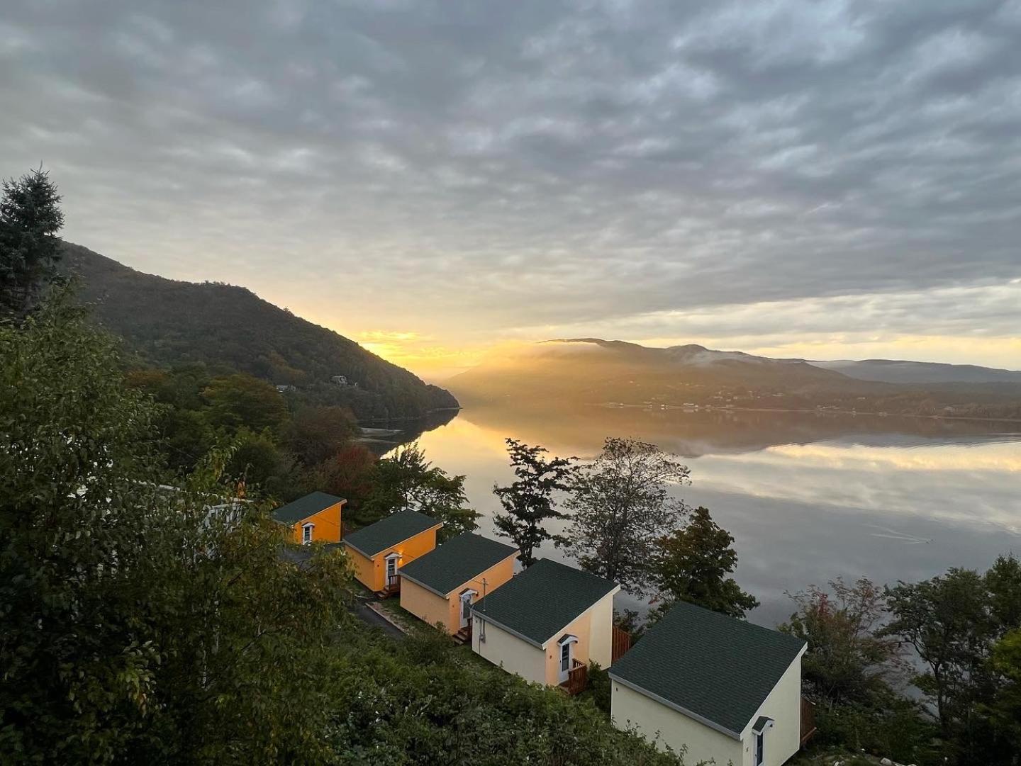 Knotty Pine Cottages, Suites & Motel Rooms