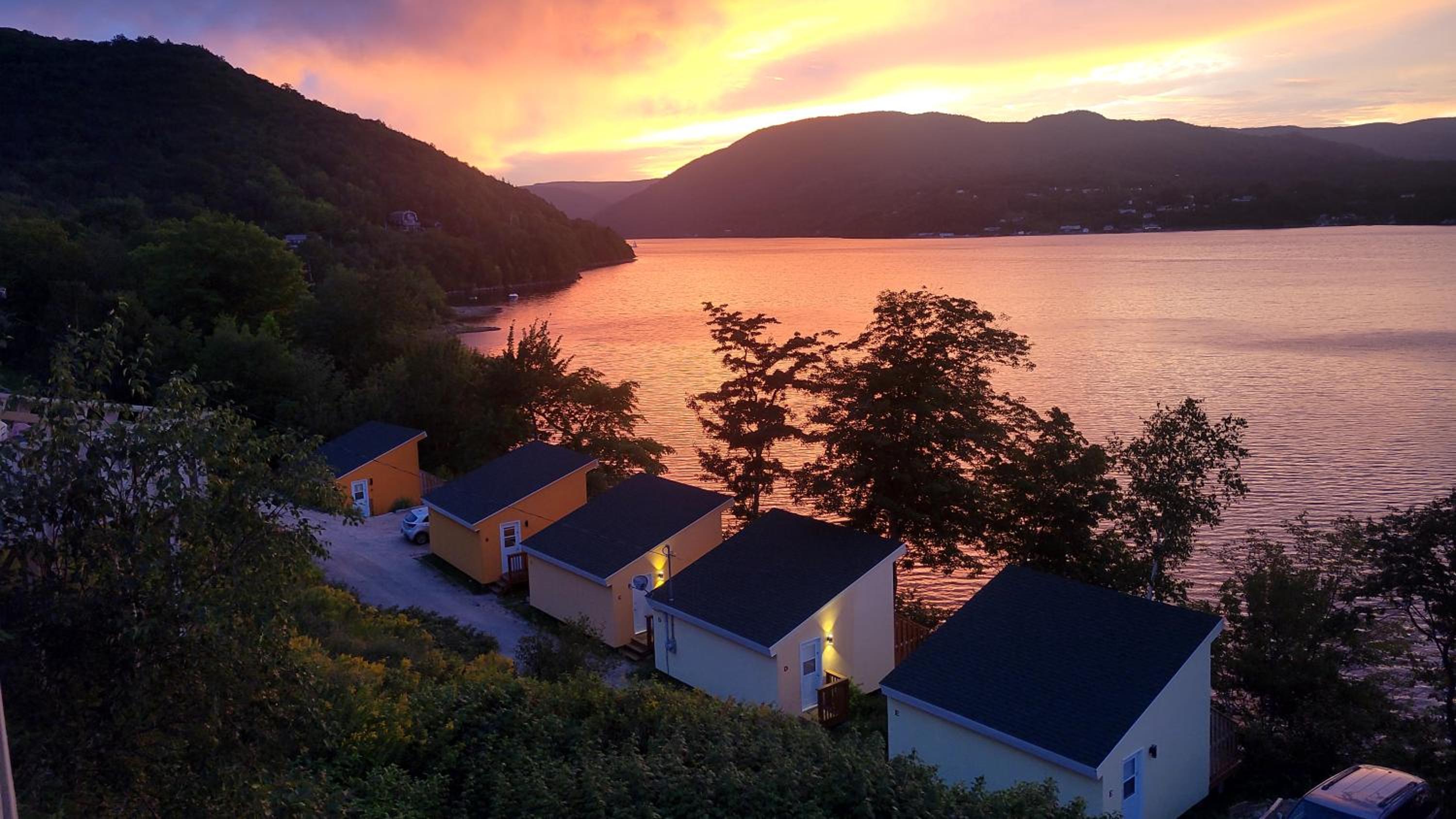 Knotty Pine Cottages, Suites & Motel Rooms