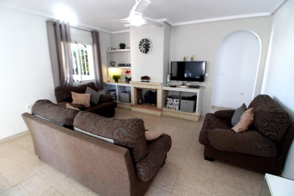 6BR Family Villa with Pool in Gran Alacant view 4