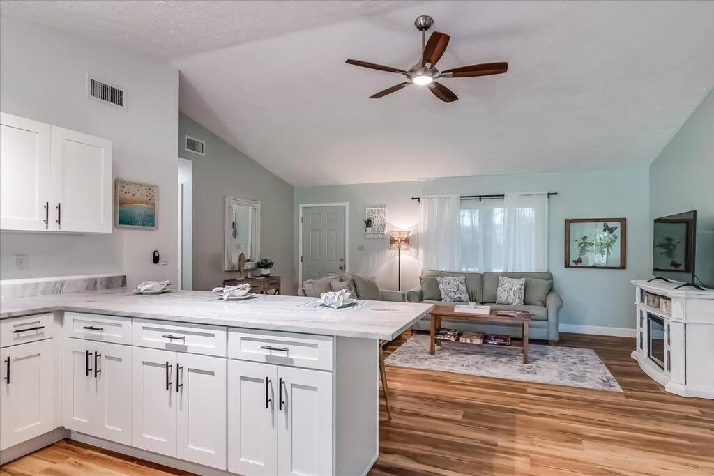 Lake June access-Hot Tub-Water Sports-Fire Pit - Property Image 30