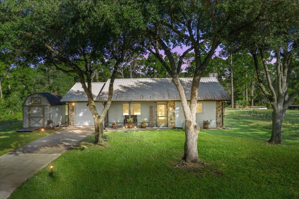 Lake June access-Hot Tub-Water Sports-Fire Pit - Property Image 8