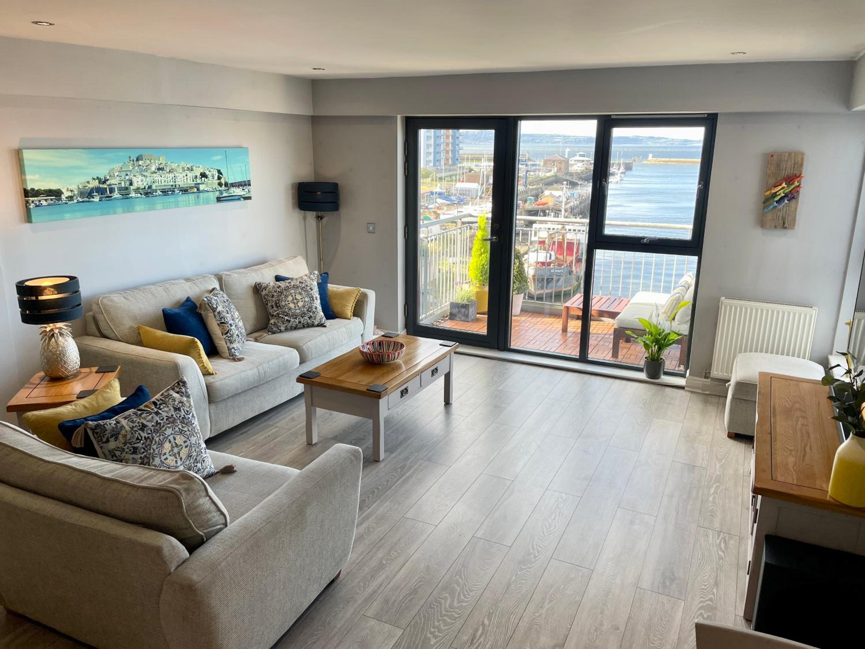 Corinthian Quay Apartment