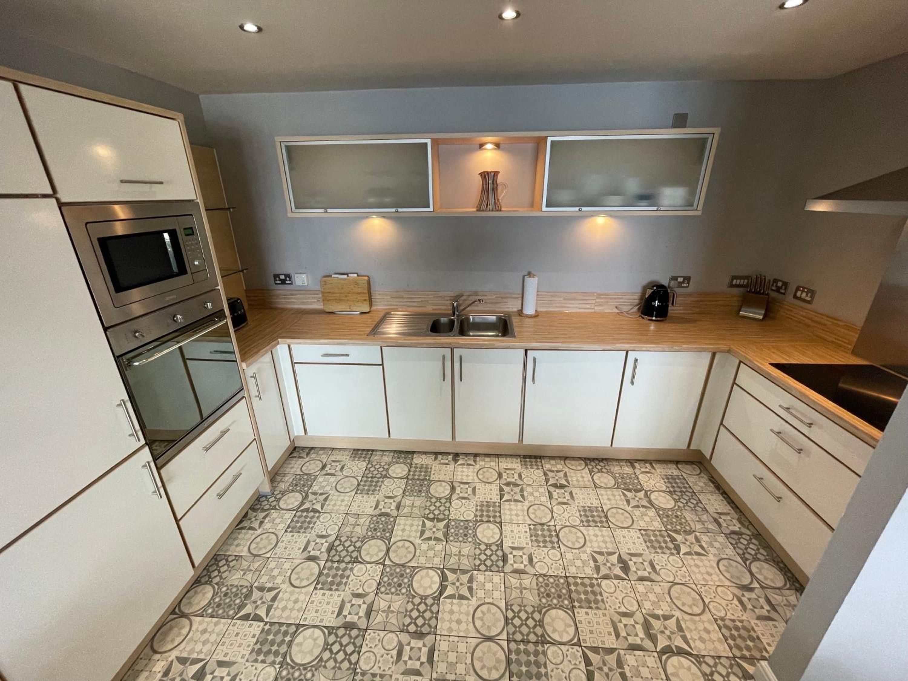 Corinthian Quay Apartment