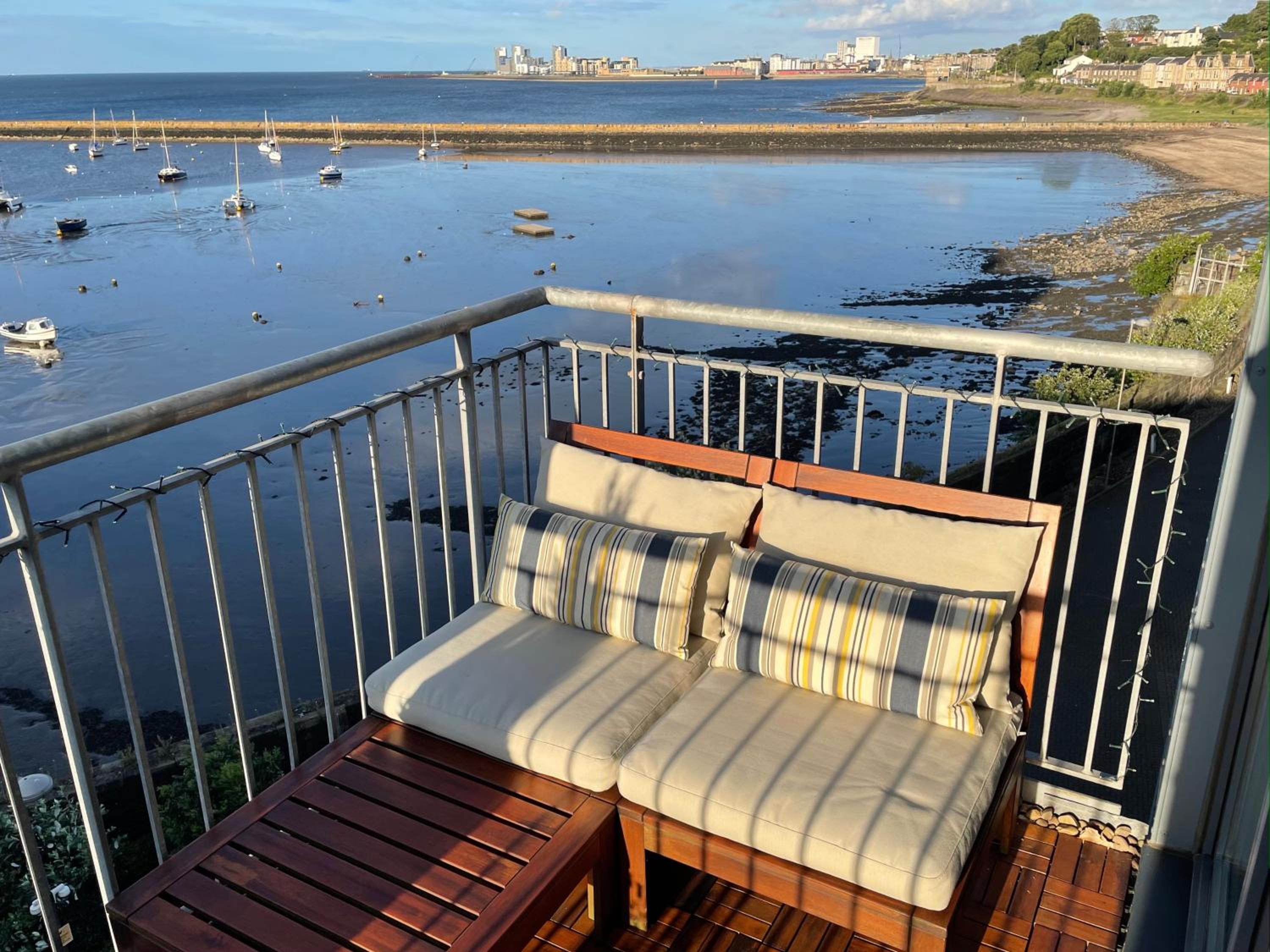 Corinthian Quay Apartment