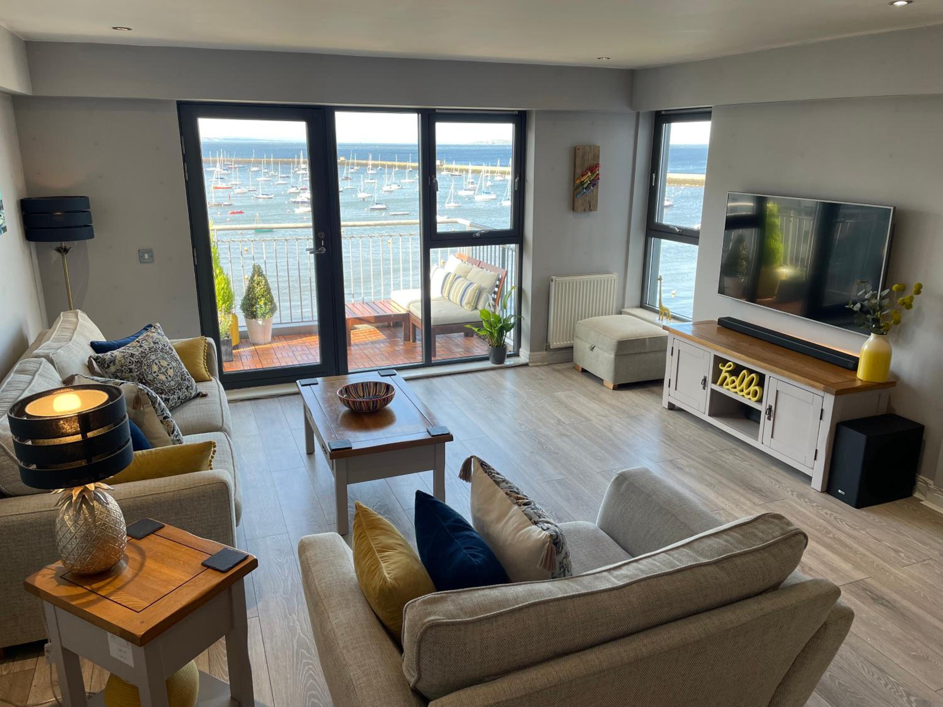 Corinthian Quay Apartment