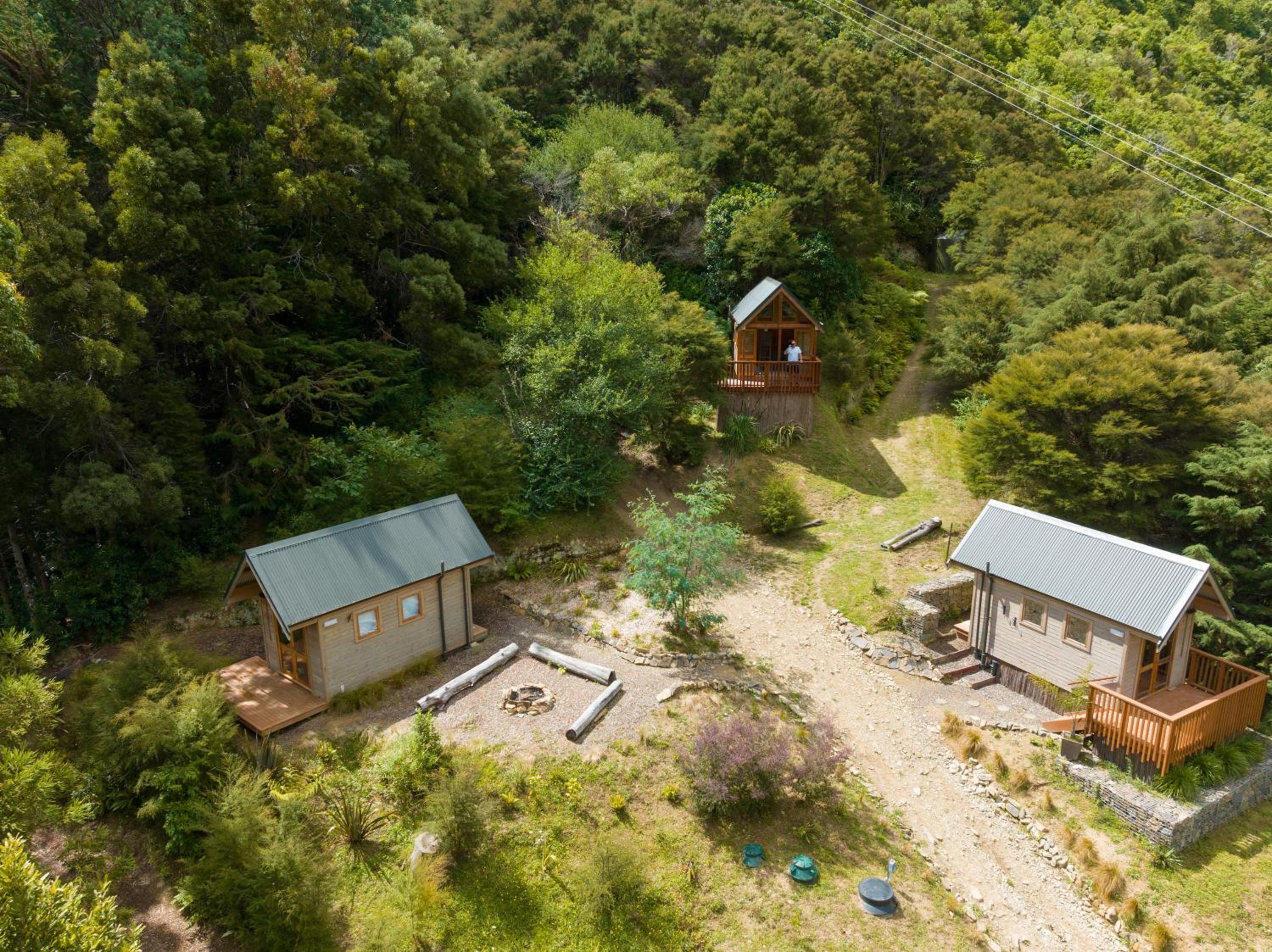 Maitai Whare Iti - Adventure Cabins & House view 3