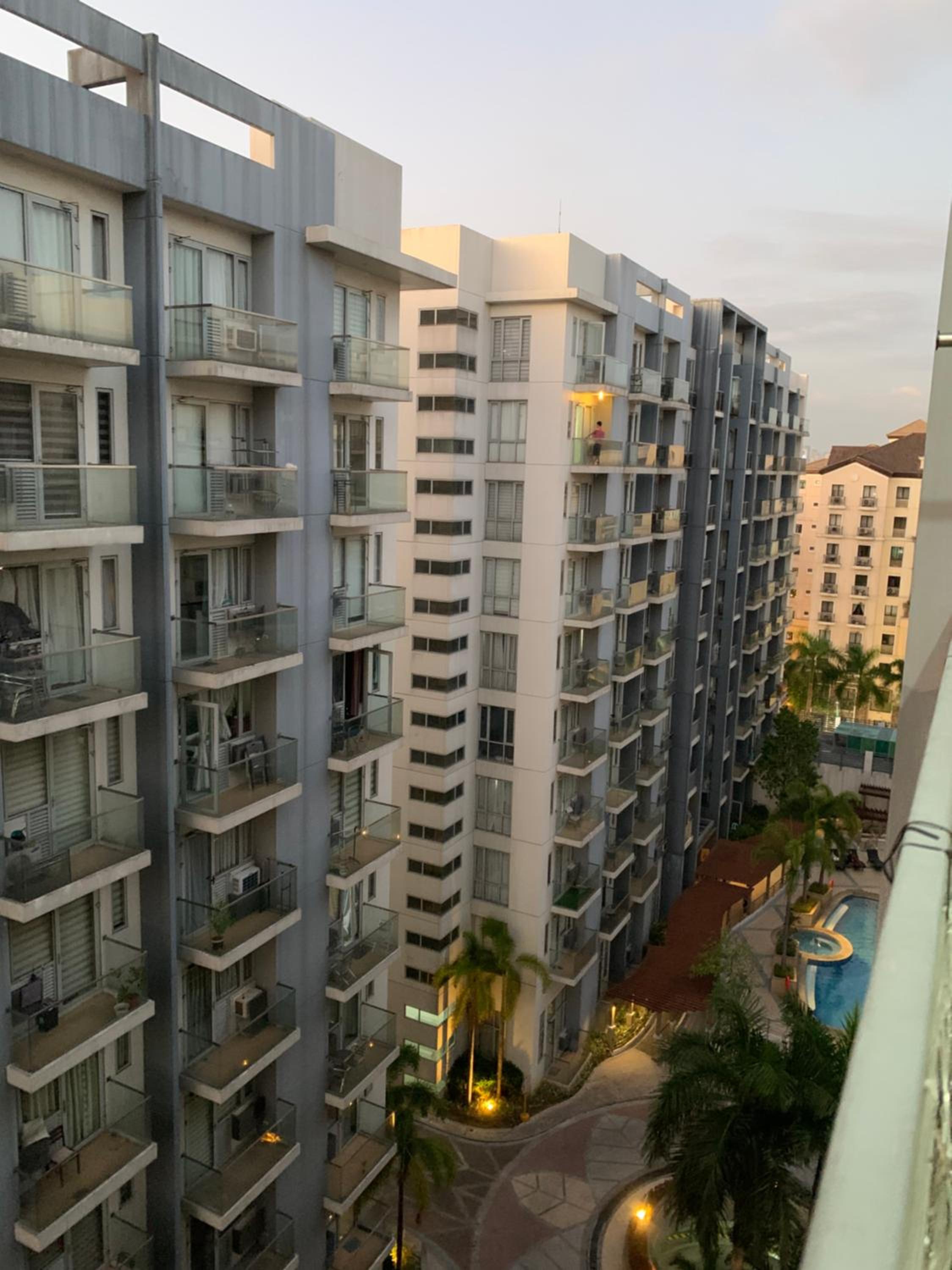 One Bedroom Unit across NAIA Terminal 3 Airport view 5