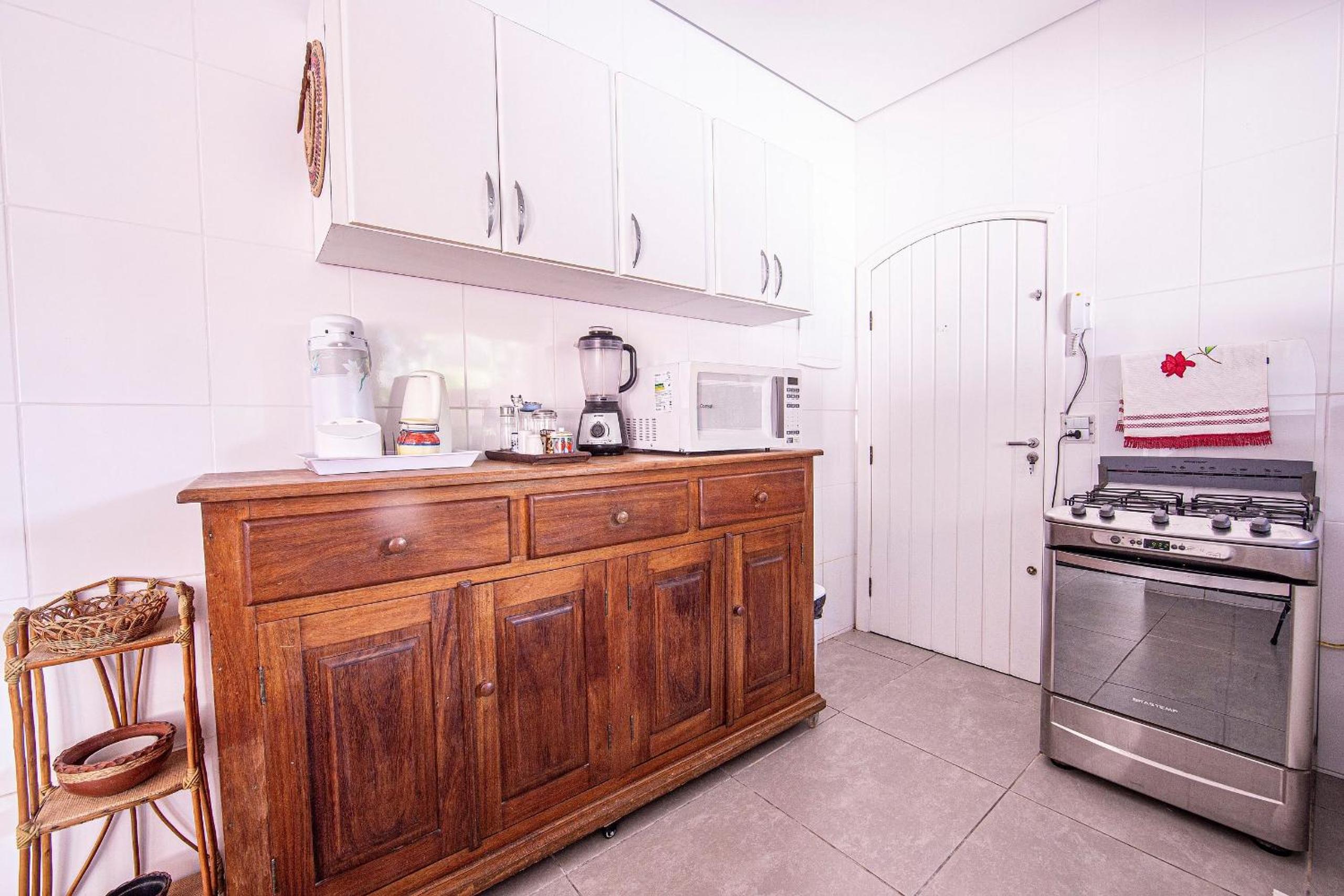 4 dorm com piscina a 350 m de Camburizinho