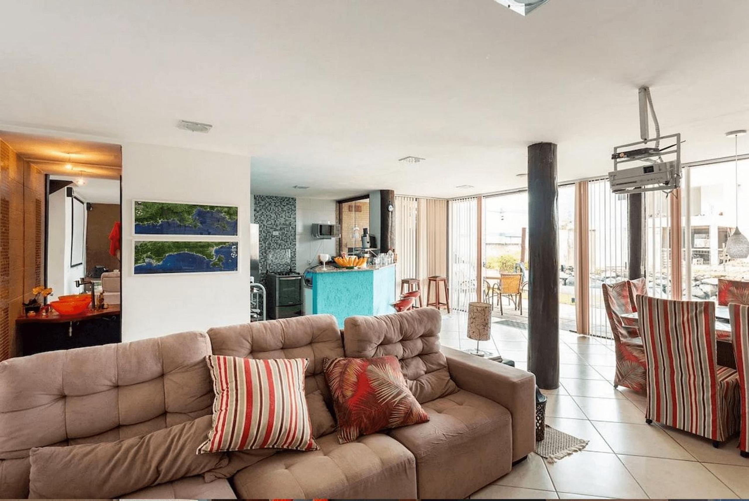 Casa com deck navegável e jacuzzi em Angra dos Reis RJ - Praia da Ribeira