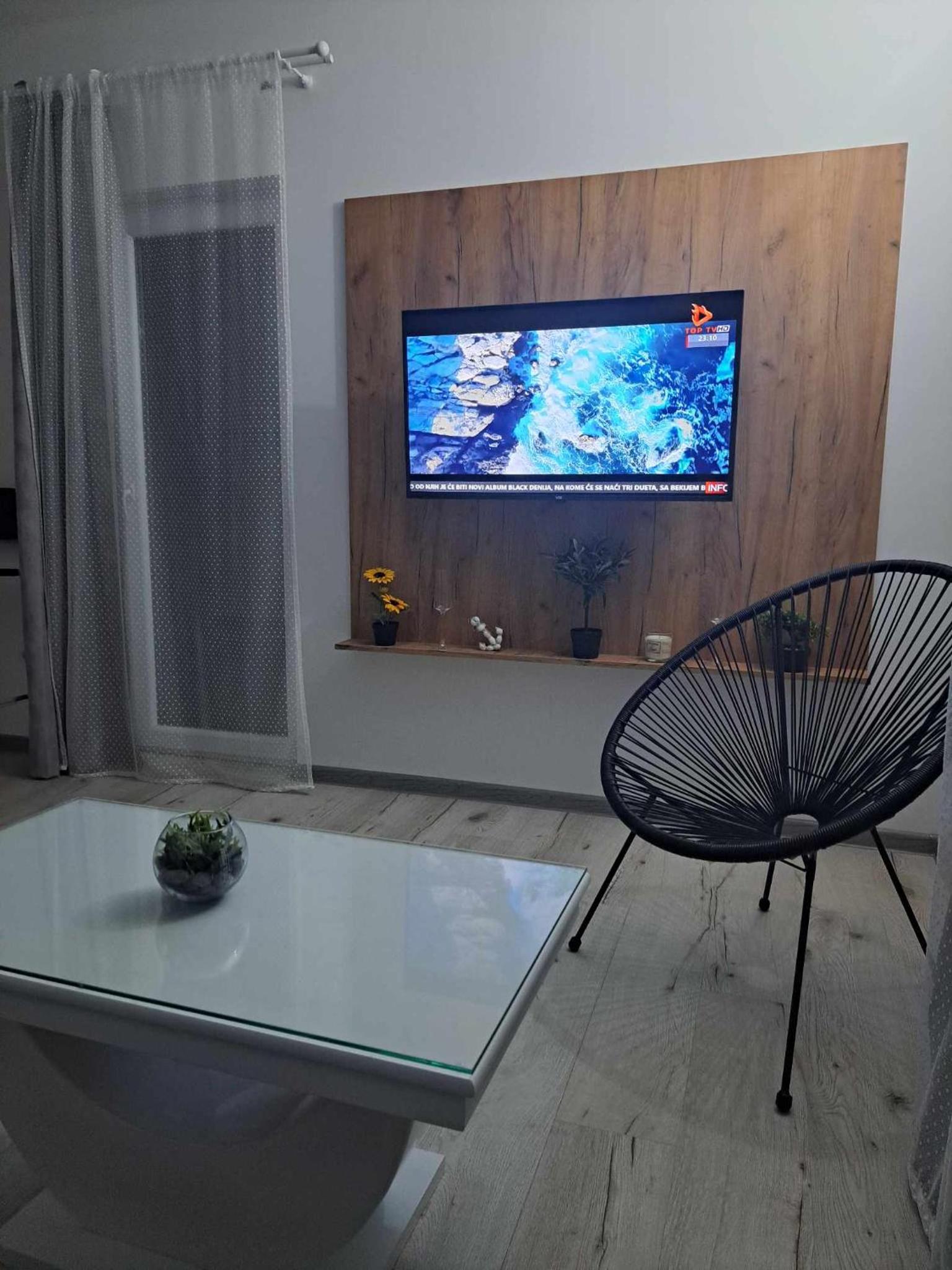 Photo 8