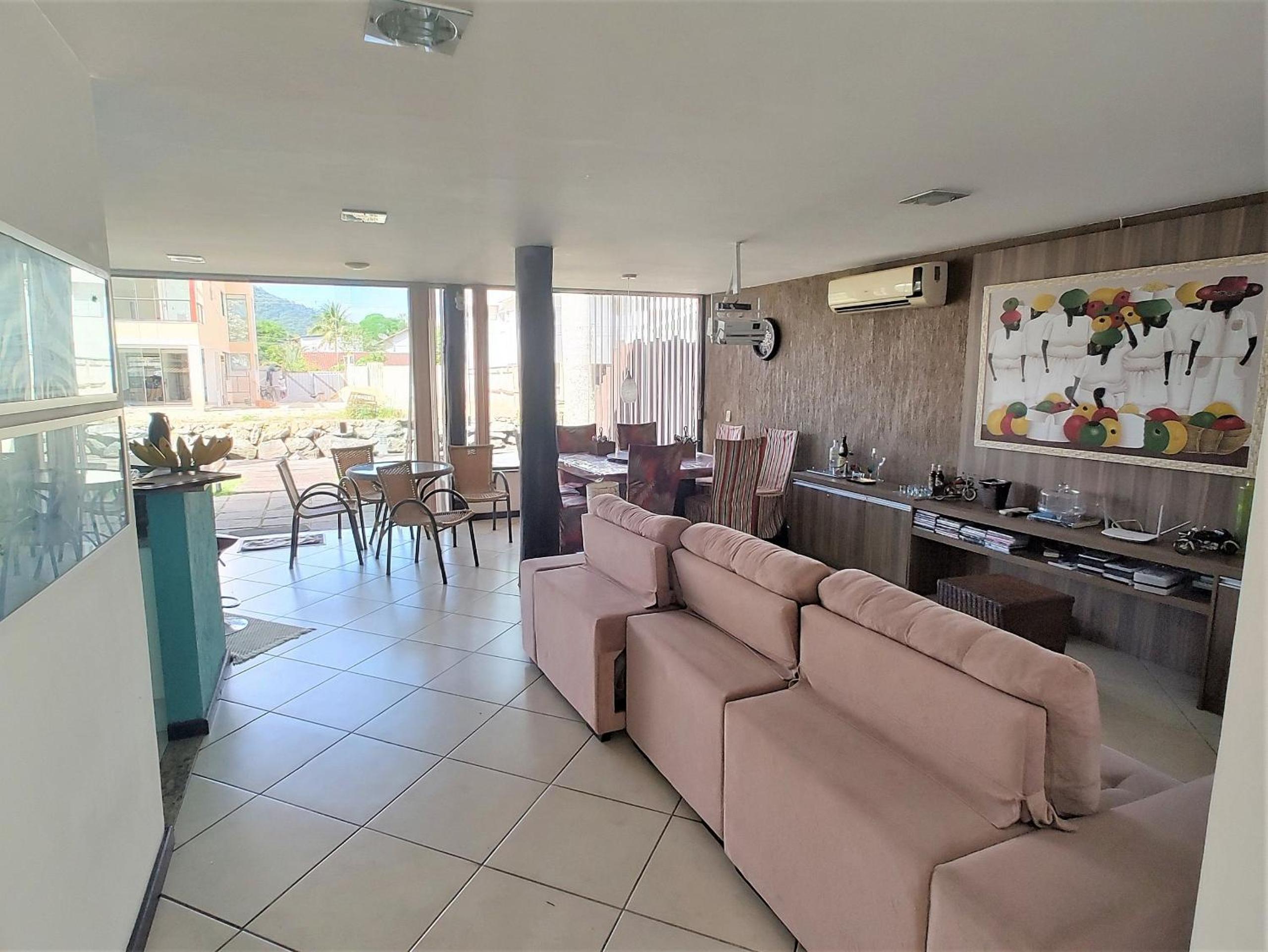 Casa com deck navegável e jacuzzi em Angra dos Reis RJ - Praia da Ribeira