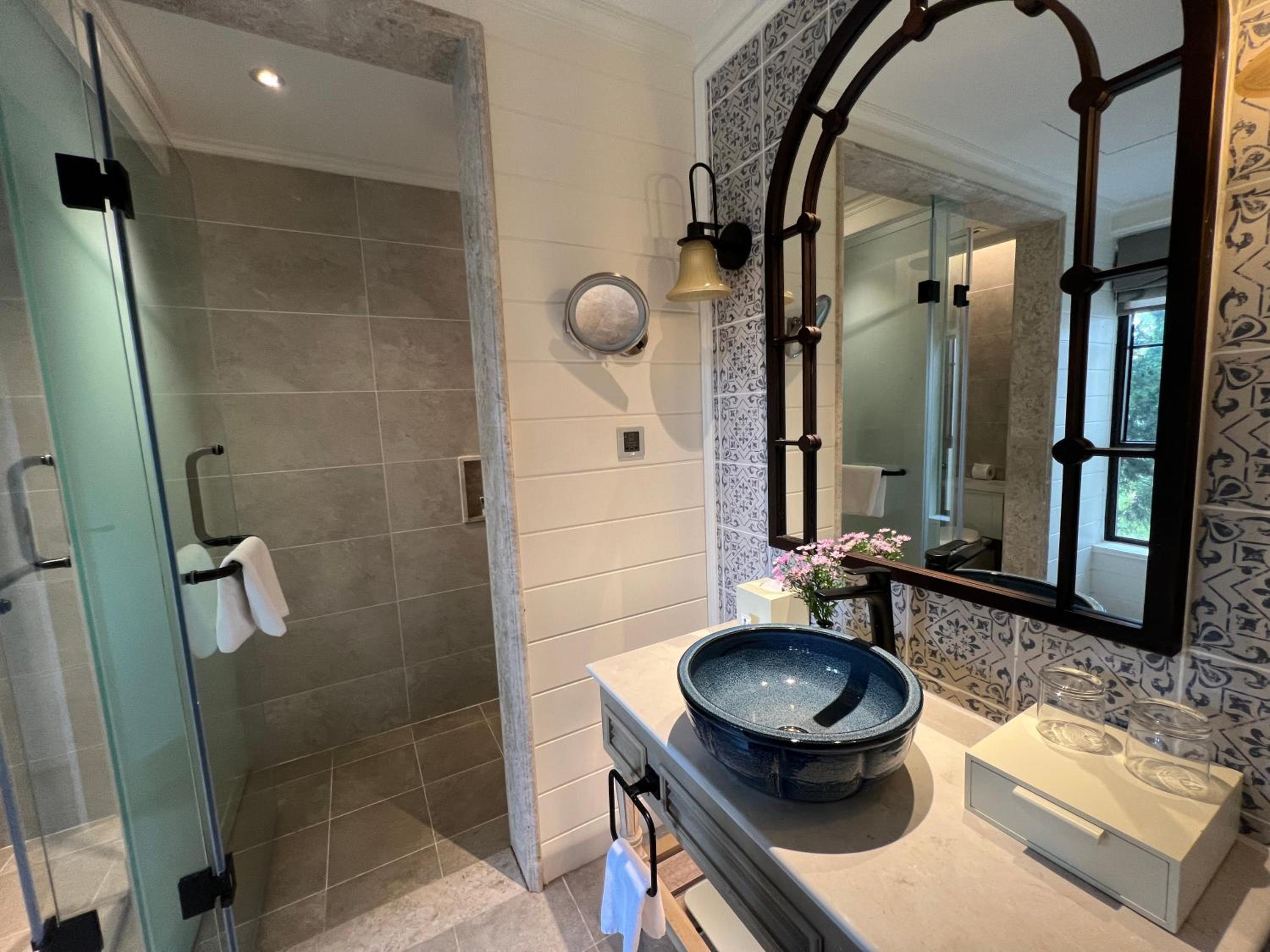 Nancy Tran Grand Strip Villa 12 view 3