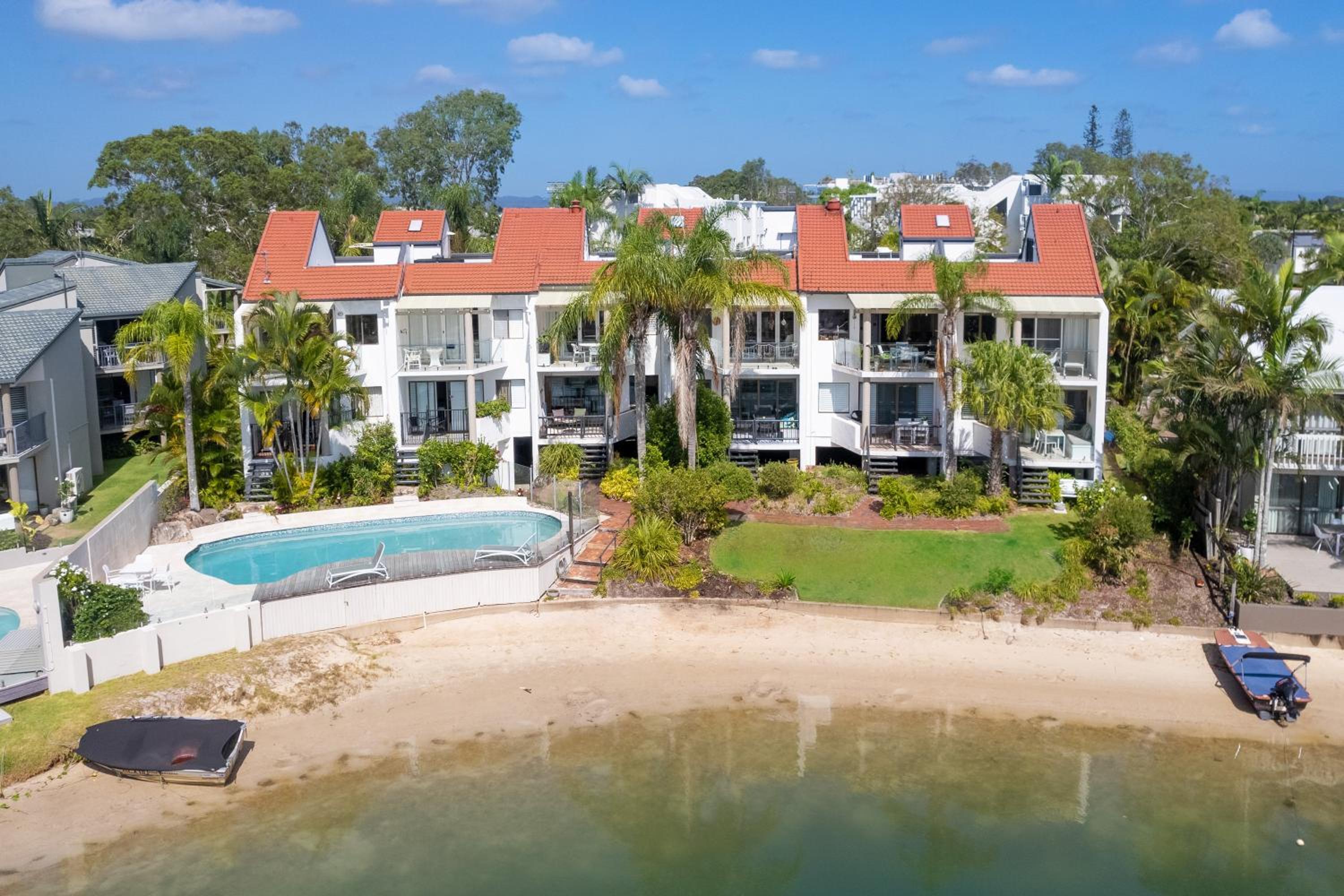 St Tropez 12 Haven with Water View & Pool