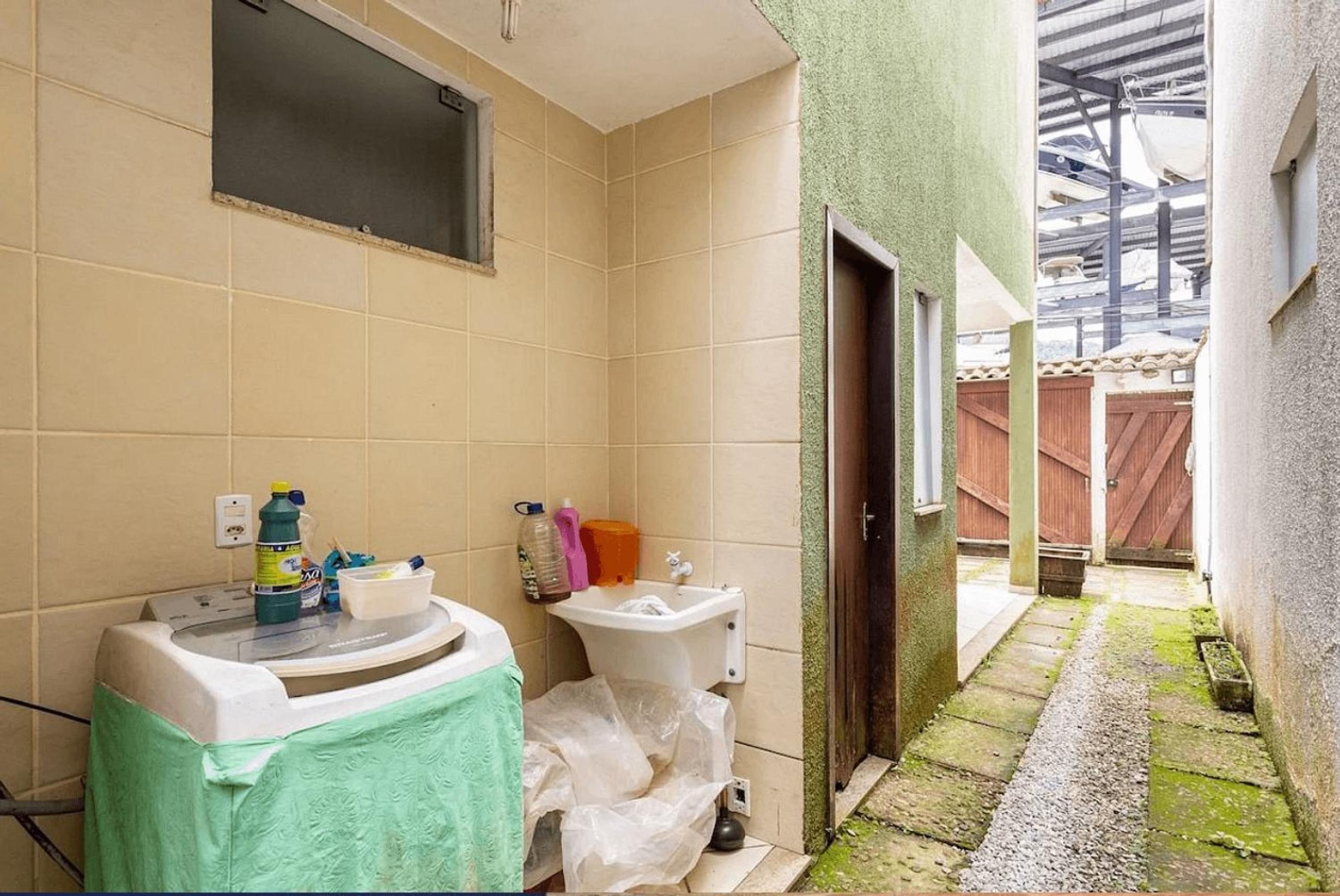 Casa com deck navegável e jacuzzi em Angra dos Reis RJ - Praia da Ribeira