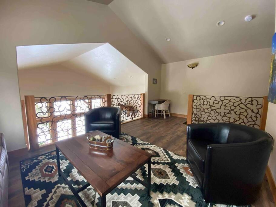 4 king beds w ensuites Double the Living Space! view 3