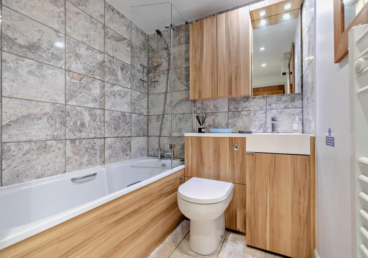 2 Bed in Edmonton oc-p00586