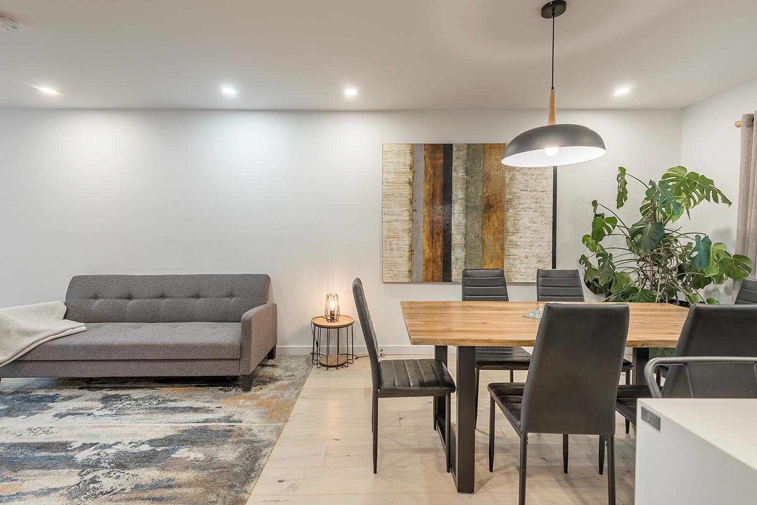 FREE PARKING PRIME LOCATION NEW MODERN CONDO