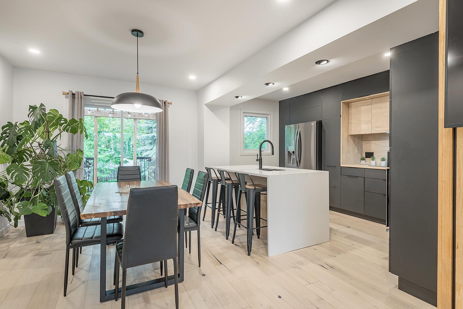 FREE PARKING PRIME LOCATION NEW MODERN CONDO