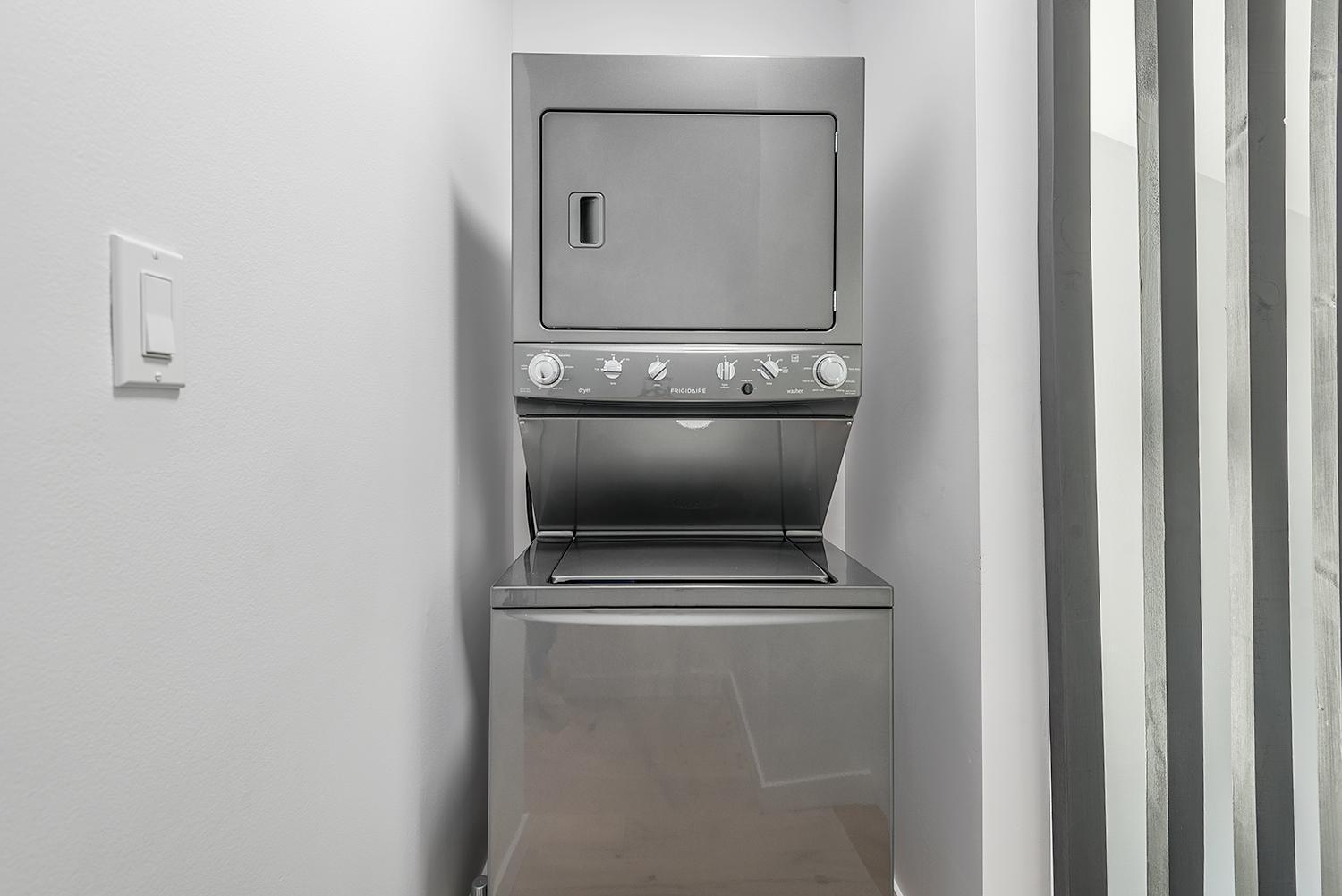 FREE PARKING PRIME LOCATION NEW MODERN CONDO