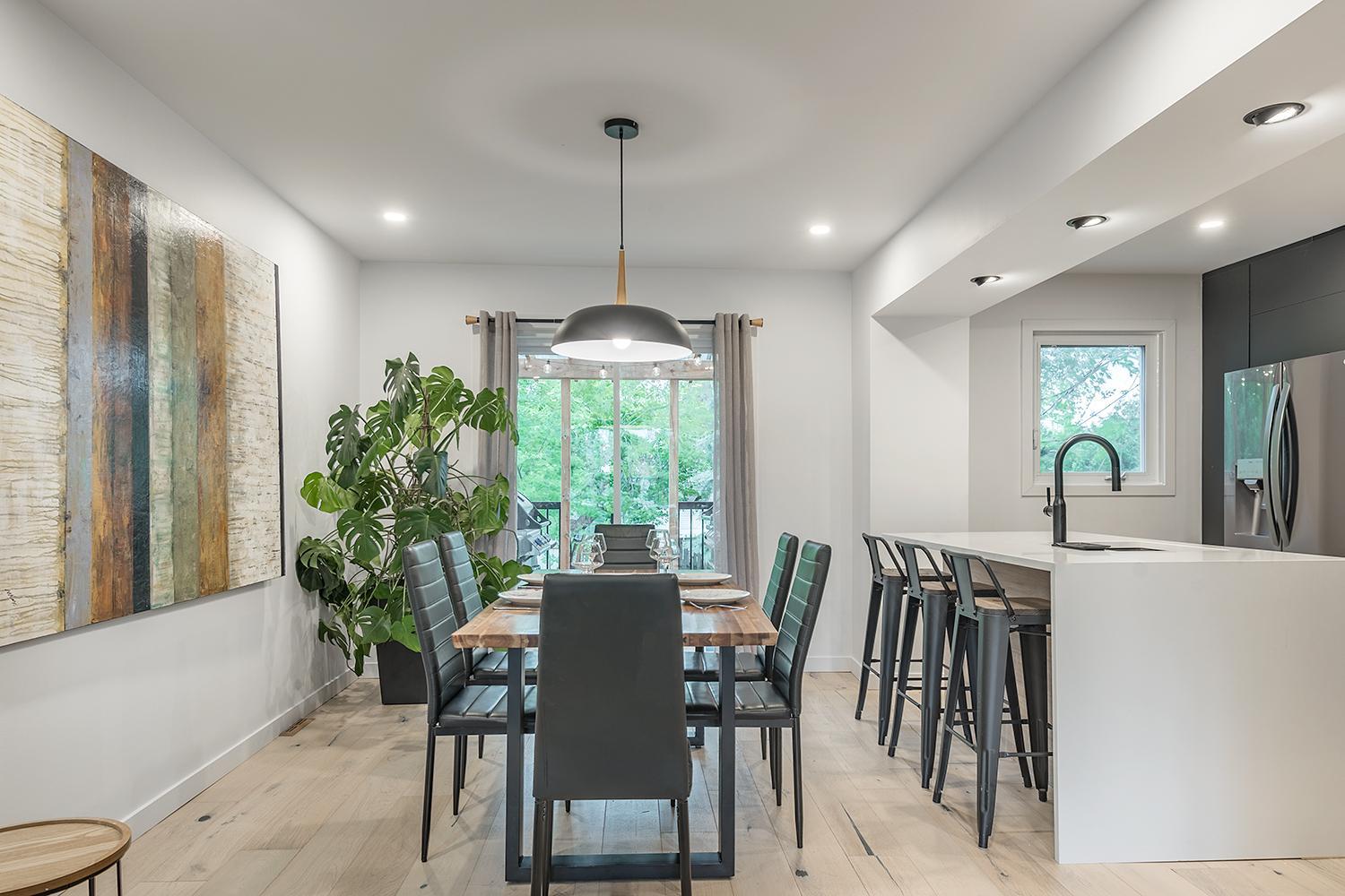 FREE PARKING PRIME LOCATION NEW MODERN CONDO