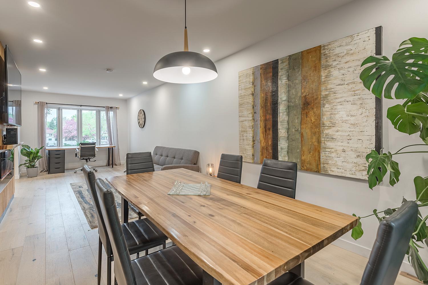 FREE PARKING PRIME LOCATION NEW MODERN CONDO