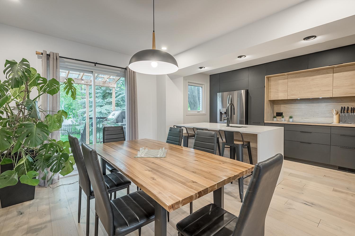 FREE PARKING PRIME LOCATION NEW MODERN CONDO