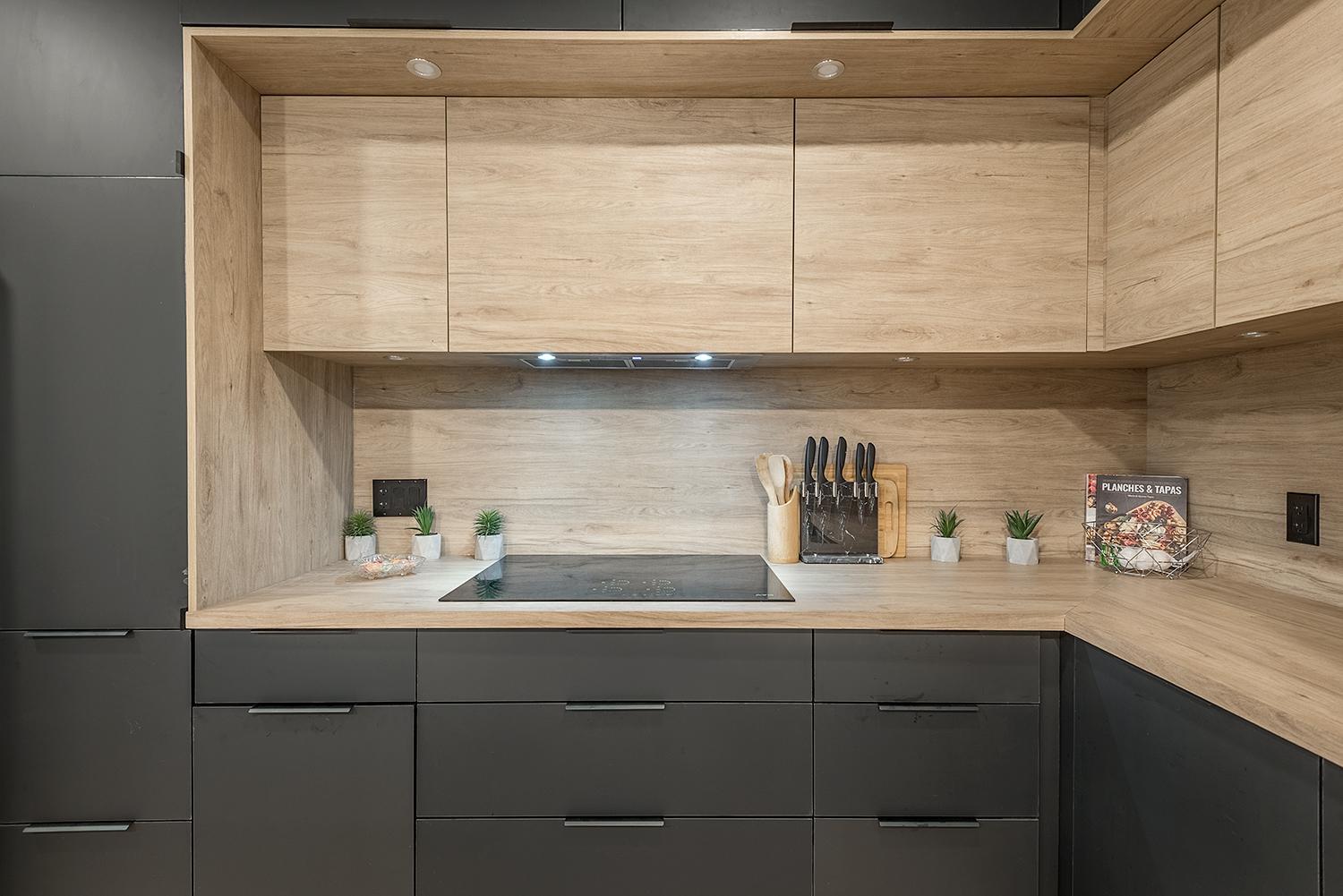 FREE PARKING PRIME LOCATION NEW MODERN CONDO