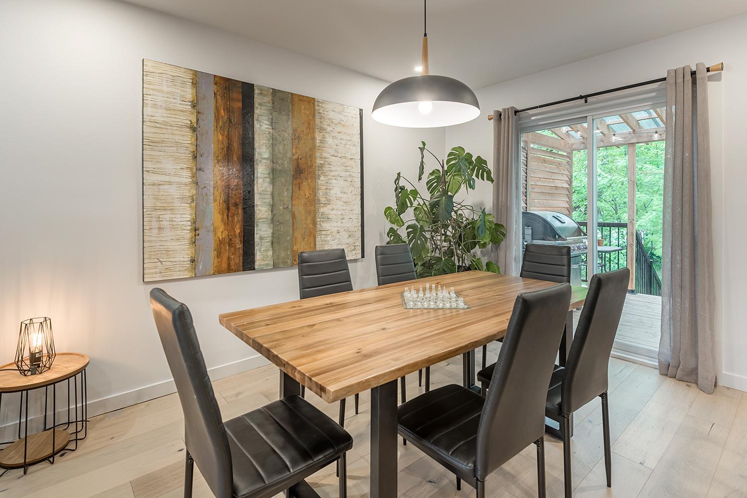 FREE PARKING PRIME LOCATION NEW MODERN CONDO