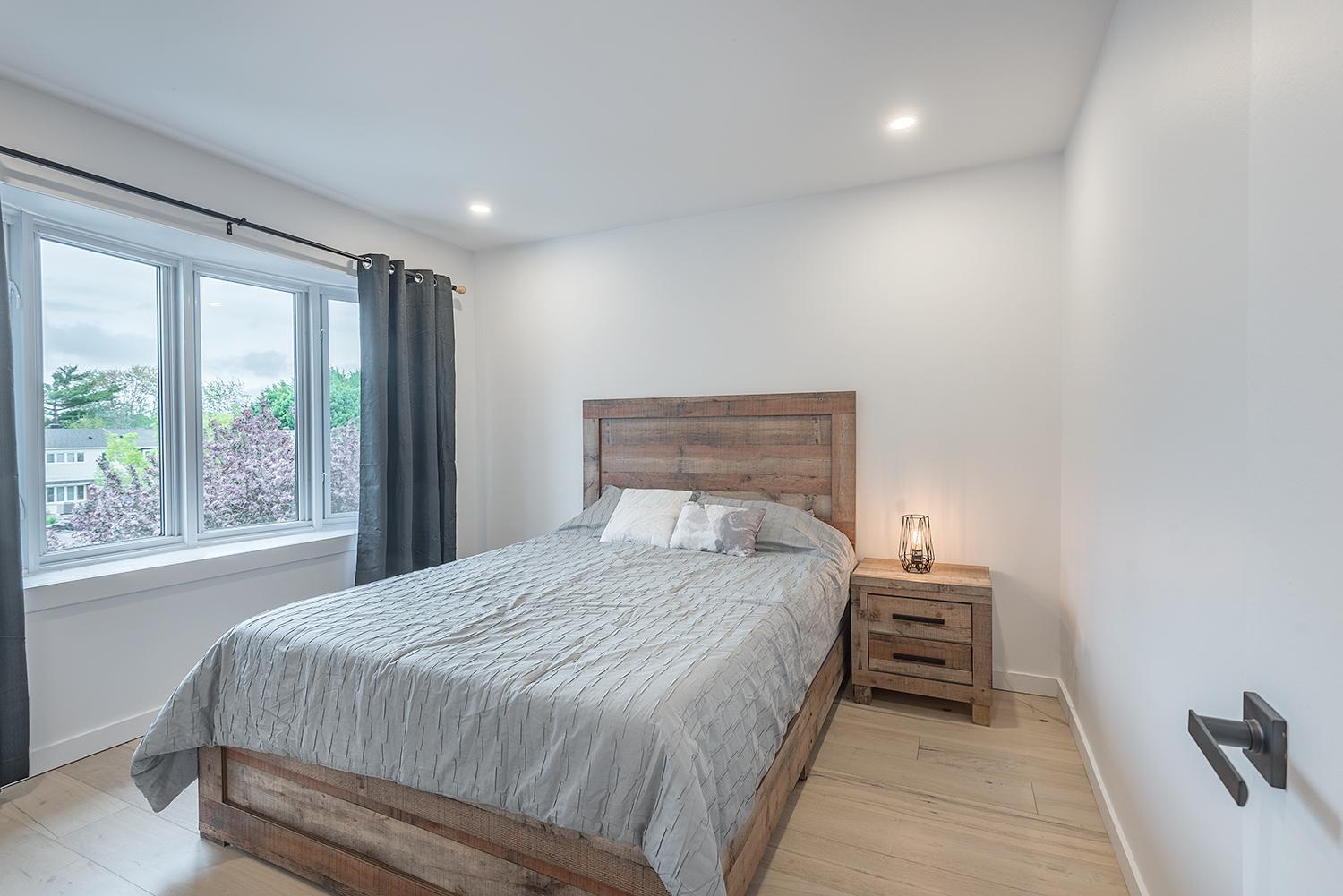 FREE PARKING PRIME LOCATION NEW MODERN CONDO