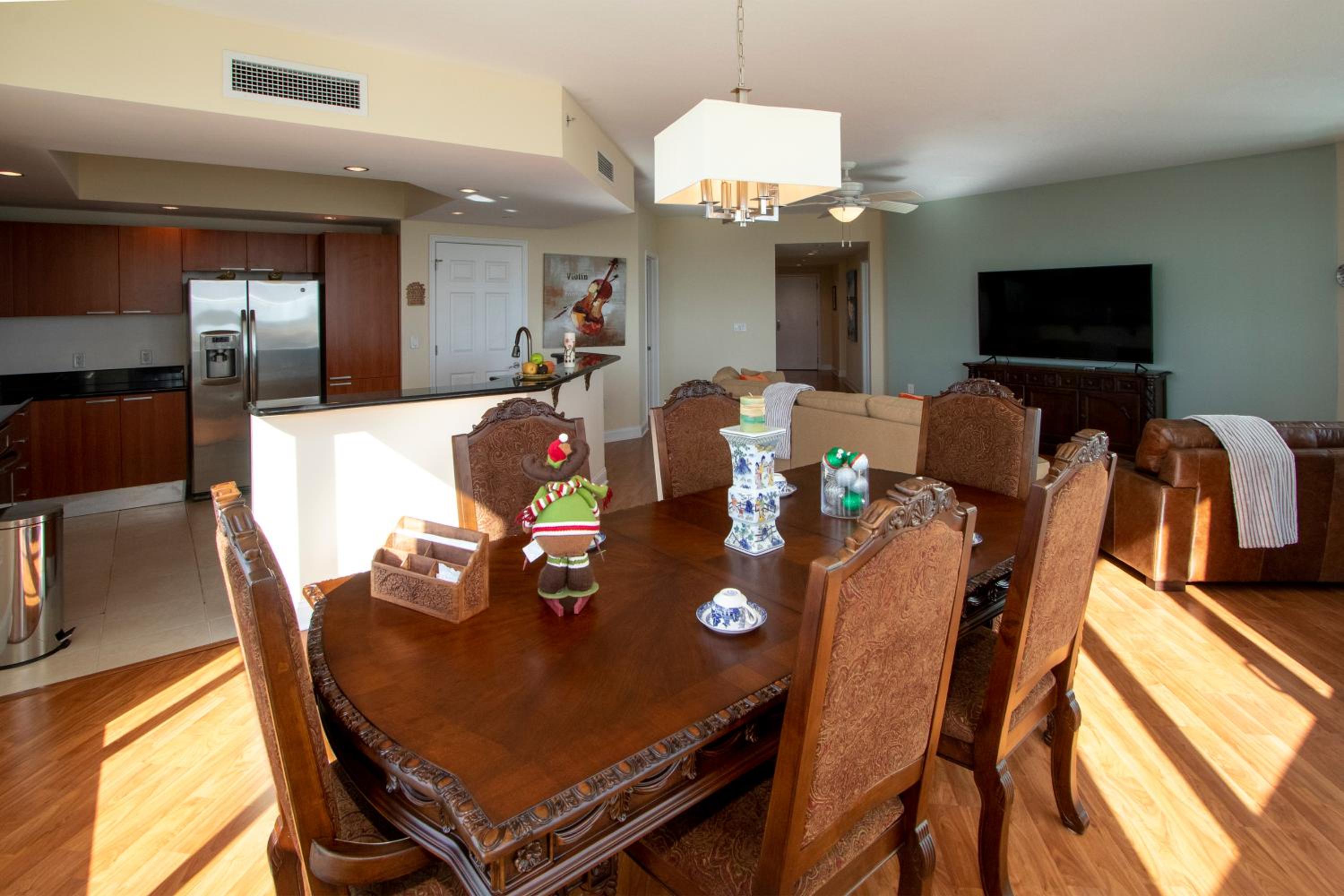 Riverfront Luxury Stunning Views & Top Amenities view 2