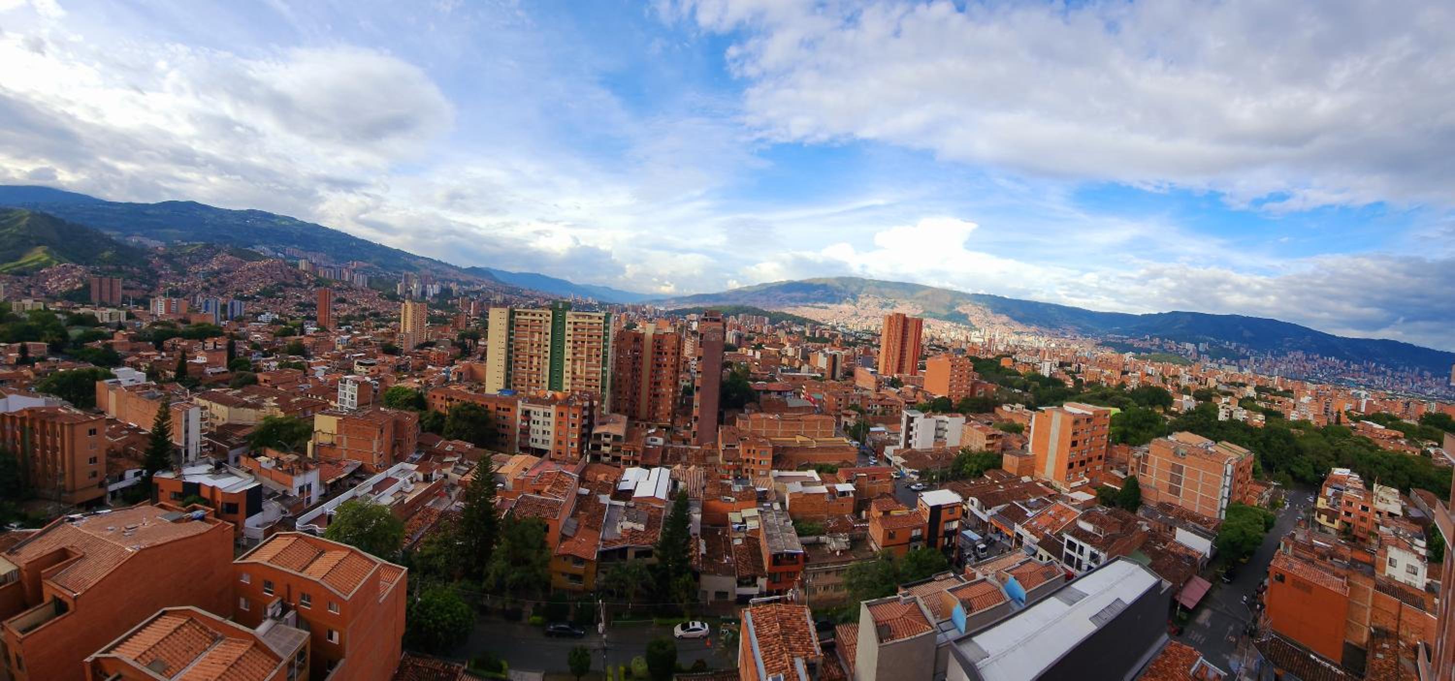 Apartamento con Parqueadero y Vista a la Ciudad