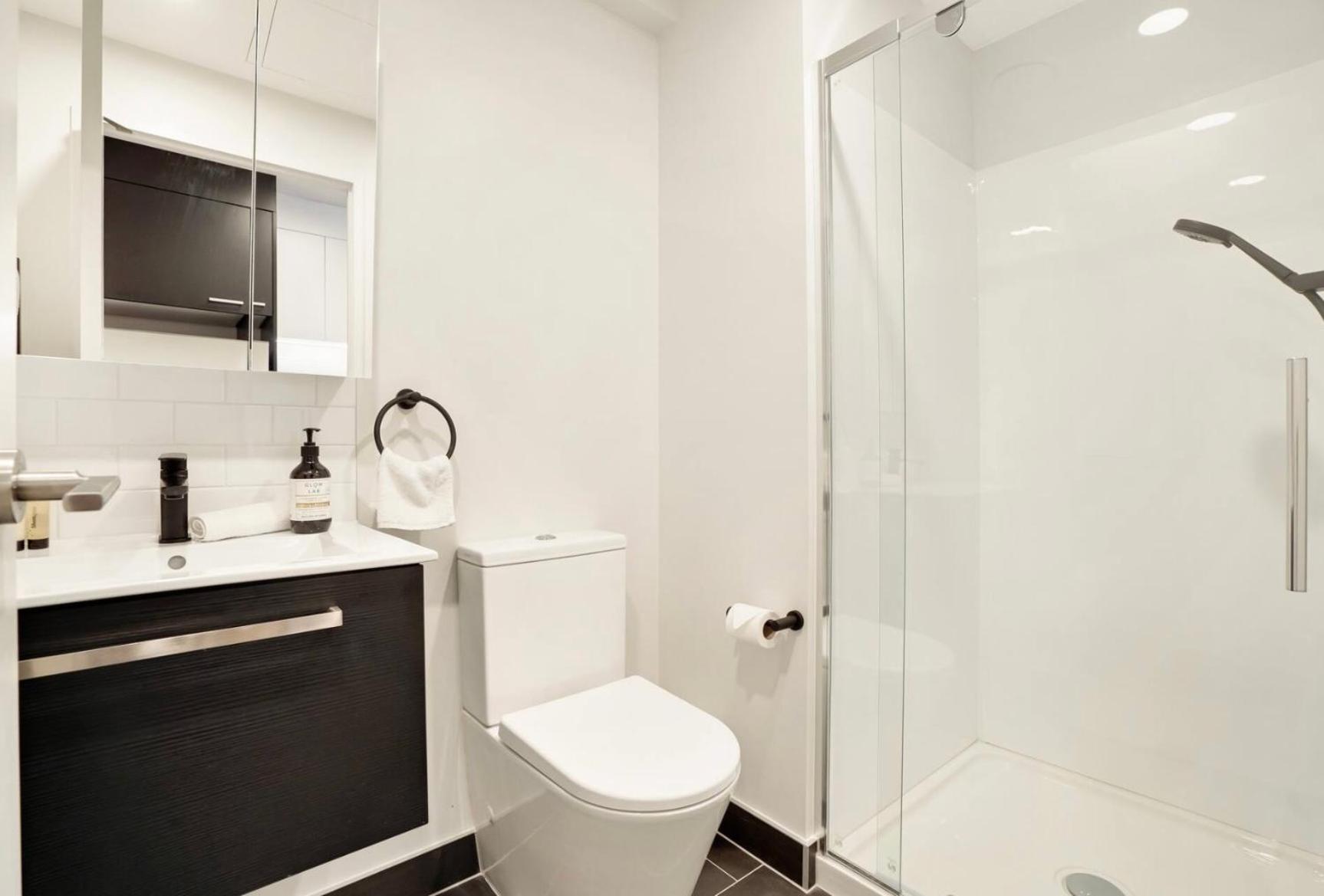 Comfortable 1-bedroom studio in CBD with pool view 3