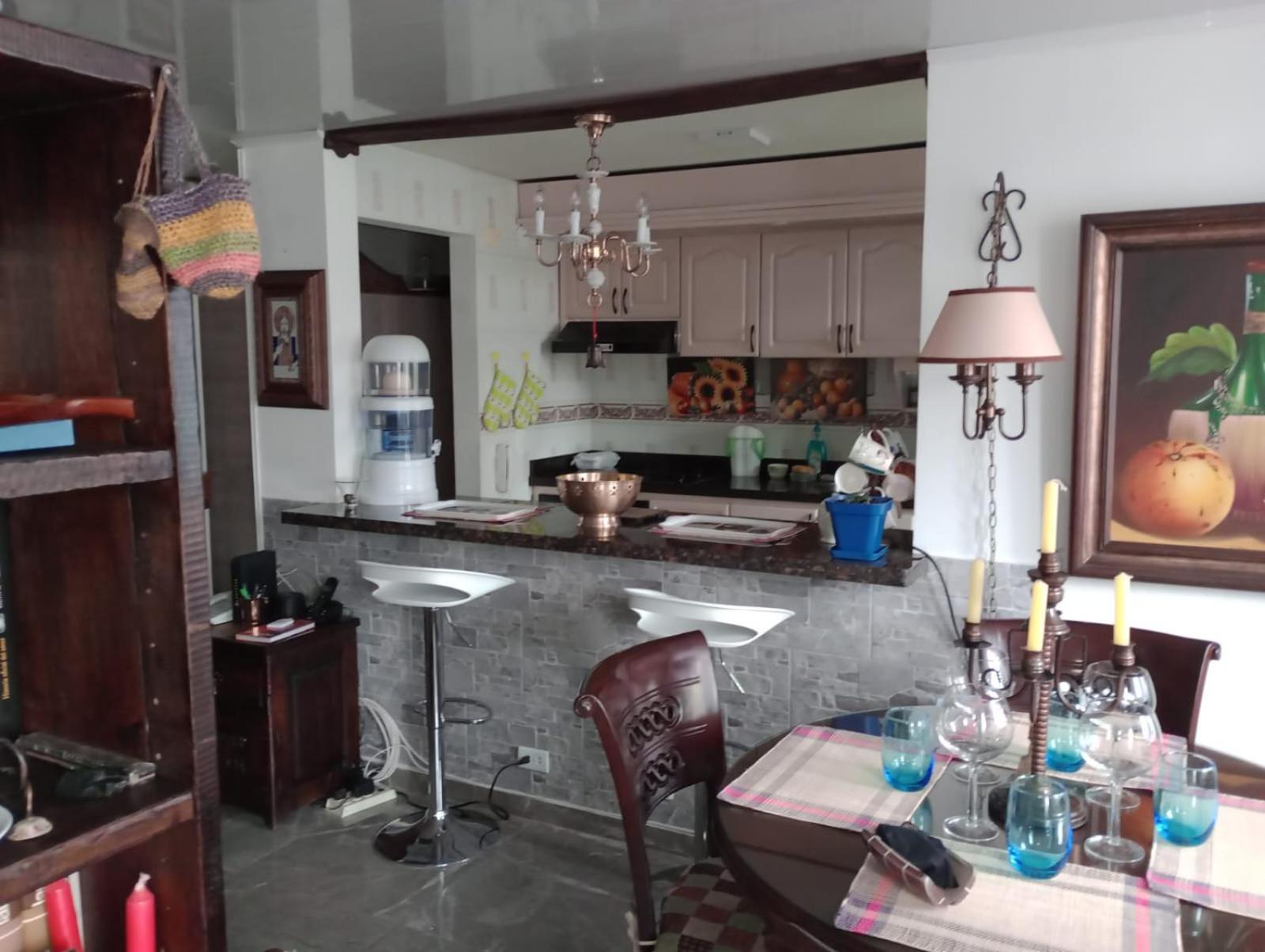 HABITACIÓN CON BAÑO PRIVADO EN SECTOR TURÍSTICO