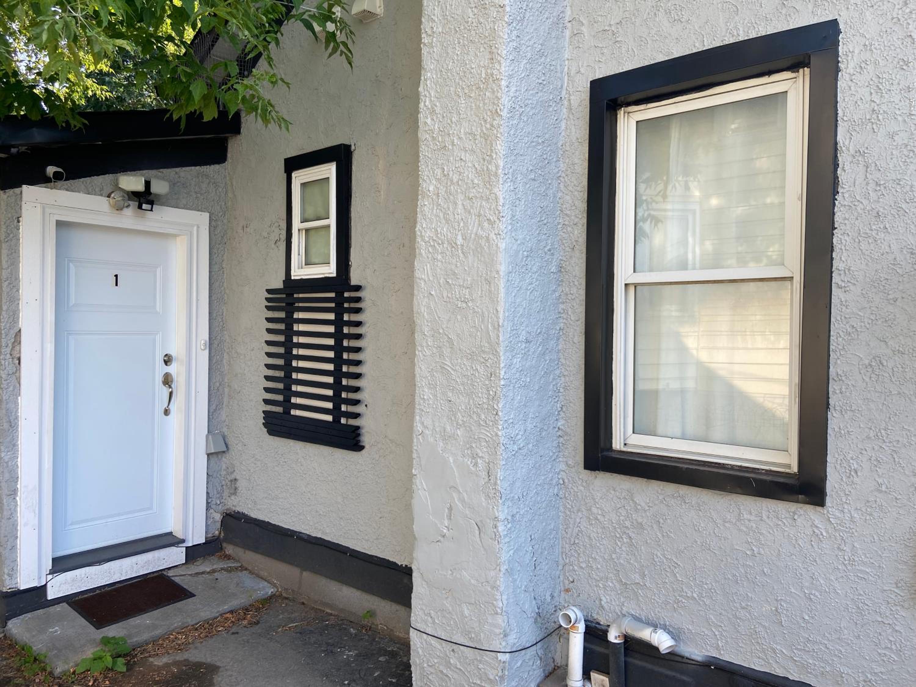 Oshawa Downtown, 2 Bed rooms house fully furnished